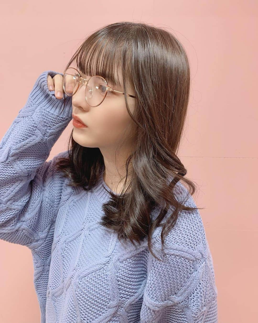 黒嵜菜々子さんのインスタグラム写真 - (黒嵜菜々子Instagram)「めがね👓  #めがね #ニット #ヘアアレンジ #巻き髪 #カール」1月16日 19時25分 - kurosaki0516