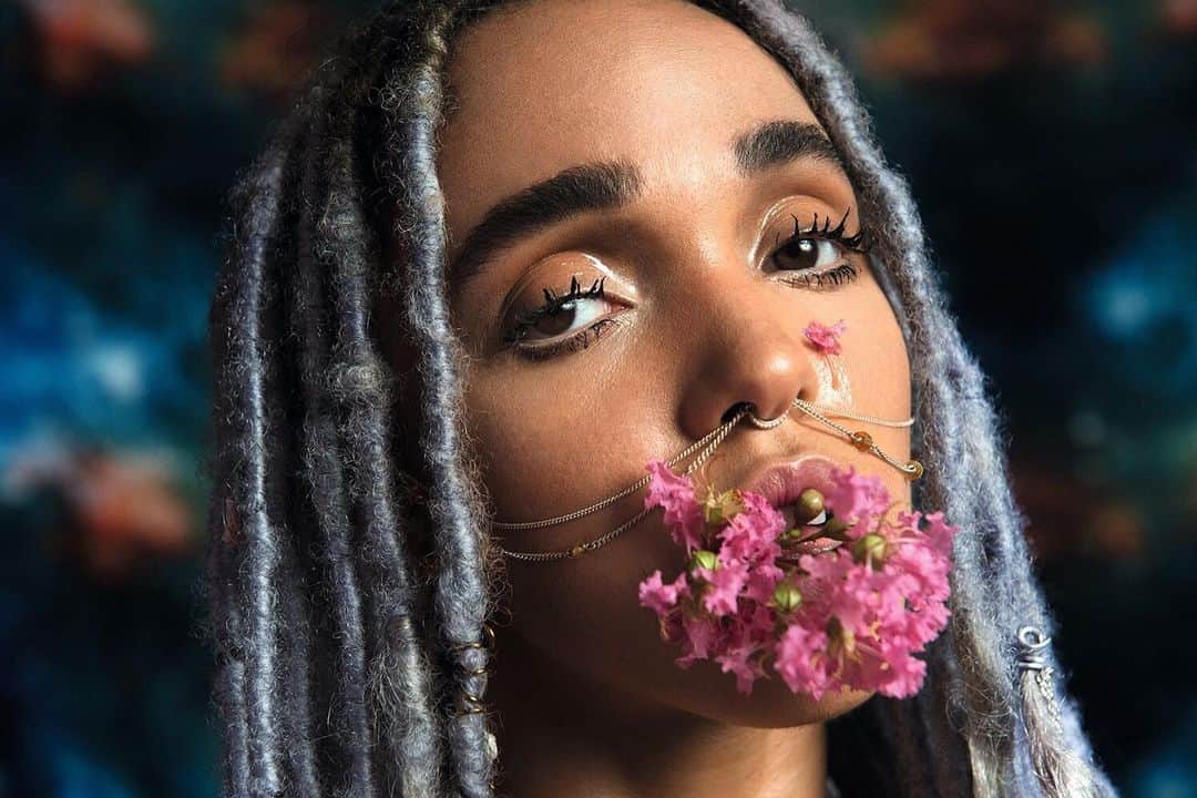 Dazed Magazineさんのインスタグラム写真 - (Dazed MagazineInstagram)「Give @fkatwigs her flowers! 🌸 HBD✨ ⠀ ⠀ Tap the link in bio to revisit her cover story from our 25th anniversary issue 📲⠀ ⠀ Photography @ryanmcginleystudios⠀ Styling @karenlangleystylist⠀ Hair #Ward  Make-up @yad1m ⠀ ⠀ #FKAtwigs wears nose chain @rachel_entwistle_jewellery, septum ring worn throughout twigs’ own⠀ ⠀ Taken from the autumn/winter 2016 issue of #Dazed」1月16日 19時26分 - dazed