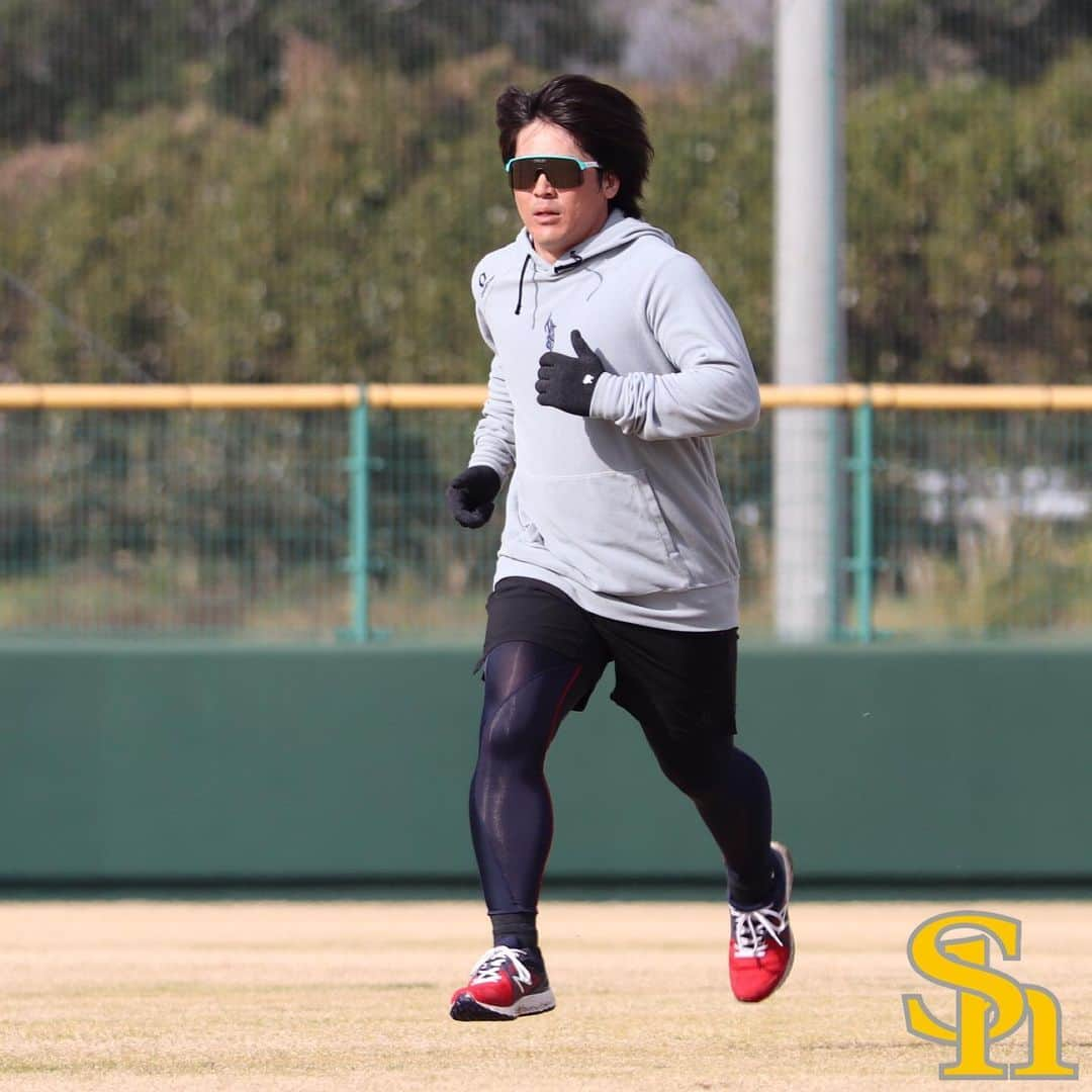 福岡ソフトバンクホークスさんのインスタグラム写真 - (福岡ソフトバンクホークスInstagram)「#自主トレレポート #甲斐拓也 #海野隆司 #sbhawks #softbankhawks #ホークス」1月16日 19時26分 - softbankhawks_official