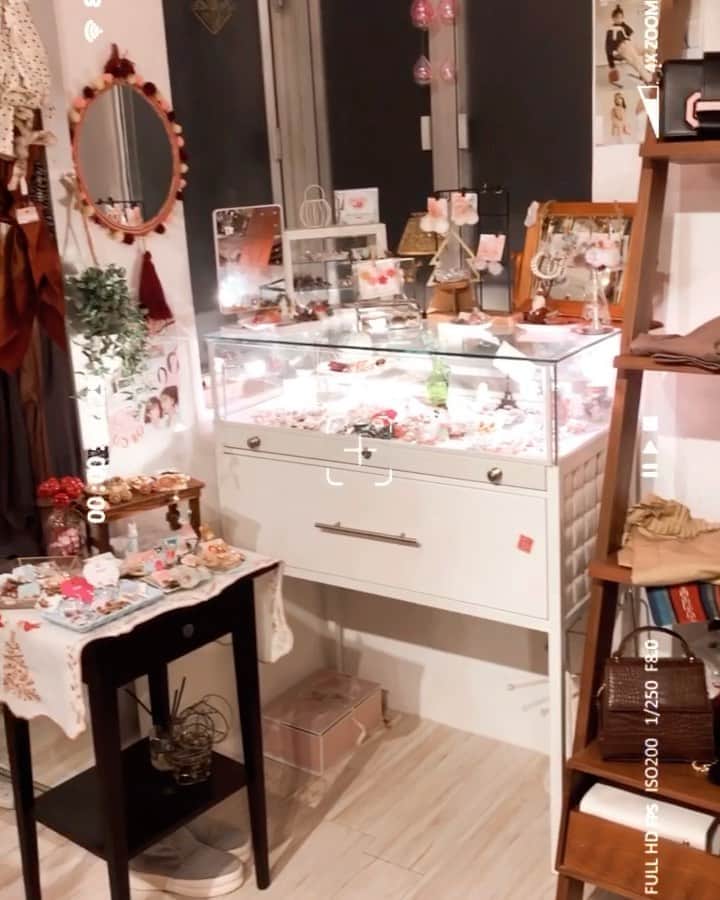 Fleur Fleurのインスタグラム：「歡迎上嚟銅鑼灣門市參觀 今日營業至晚上八點😘✨✨」