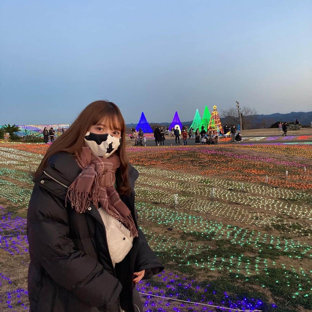 日下部愛菜のインスタグラム：「.    最近の写真がなさすぎるから少し前にお姉ちゃんに撮ってもらった写真のせていく〜〜！クリスマスツリーあるけどこれ撮った時期クリスマスではない🥲（笑）」