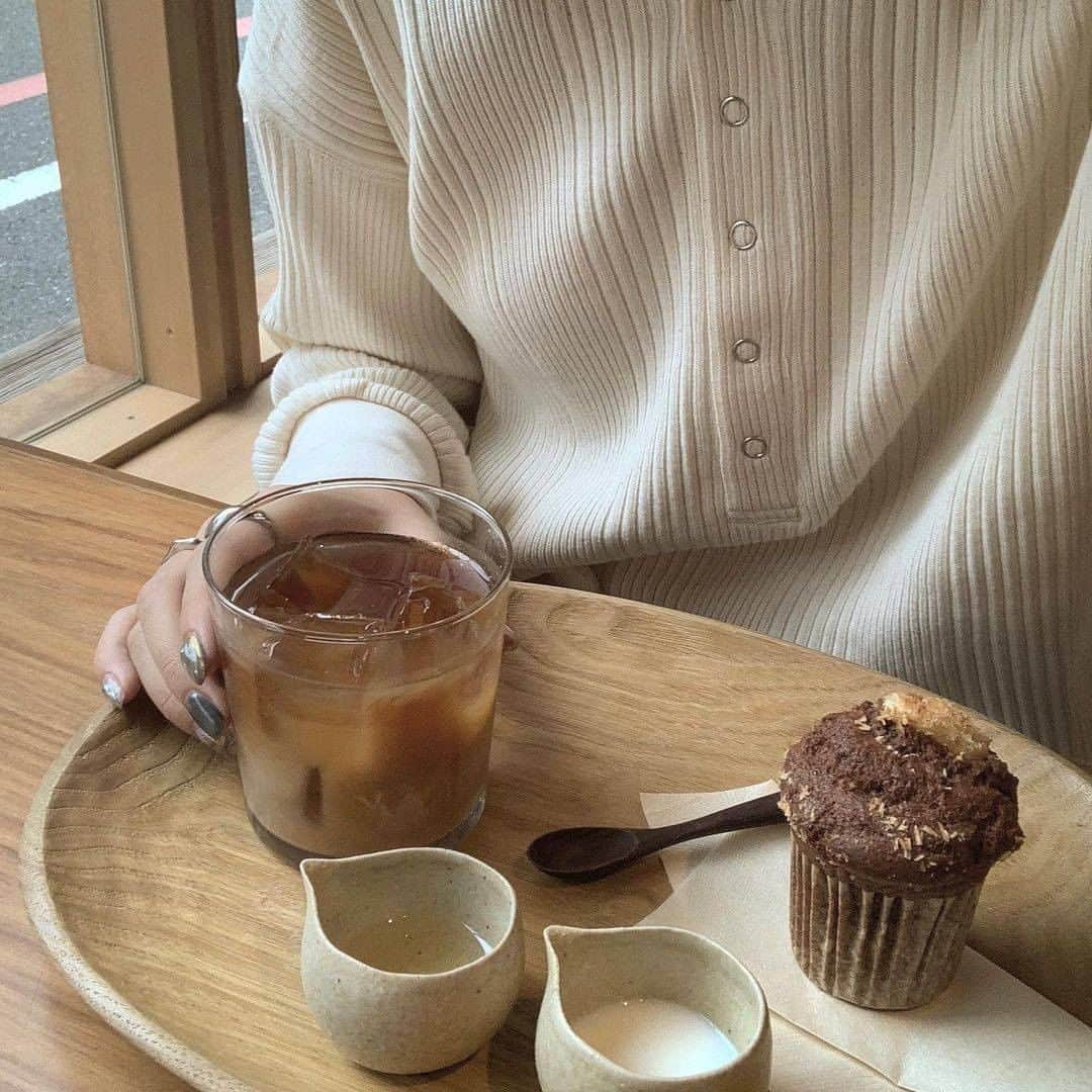PATRA magazineさんのインスタグラム写真 - (PATRA magazineInstagram)「おしゃれなホテル内にあるカフェが大人気の”Malda☕️  玄米カレーランチや、品数豊富の朝食、 砂糖、卵、乳製品不使用のマフィンが人気♡  スタイリッシュな客室も素敵だよ🕯  ♡店舗情報♡ 最寄駅：烏丸御池駅 営業時間：11:30～17:00 定休日：月曜、火曜  ⚠︎お出かけの際は感染症対策を忘れずに！ 無理のない範囲での移動やお出かけを😷  チェックしてみてね！ ＼ thank you 🦢 ／ @97_sena / @a__yn727 @tan___gram / @_chanpi.0_ @ayu_ojm / @aco.s__ @jun_kwmt  今みんなの中で流行っている事やアイテムがあればPATRA magazine をタグ付けしてぜひ教えてね 皆さんのすてきな投稿をぜひ紹介させてください！  #patra #cafe巡り #カフェ巡り #おしゃれカフェ #カフェ好きさんと繋がりたい #関西カフェ #京都カフェ #おしゃれホテル #おすすめ #旅行 #モーニング #関西旅行 #プチ旅行」1月16日 19時33分 - patra__jp