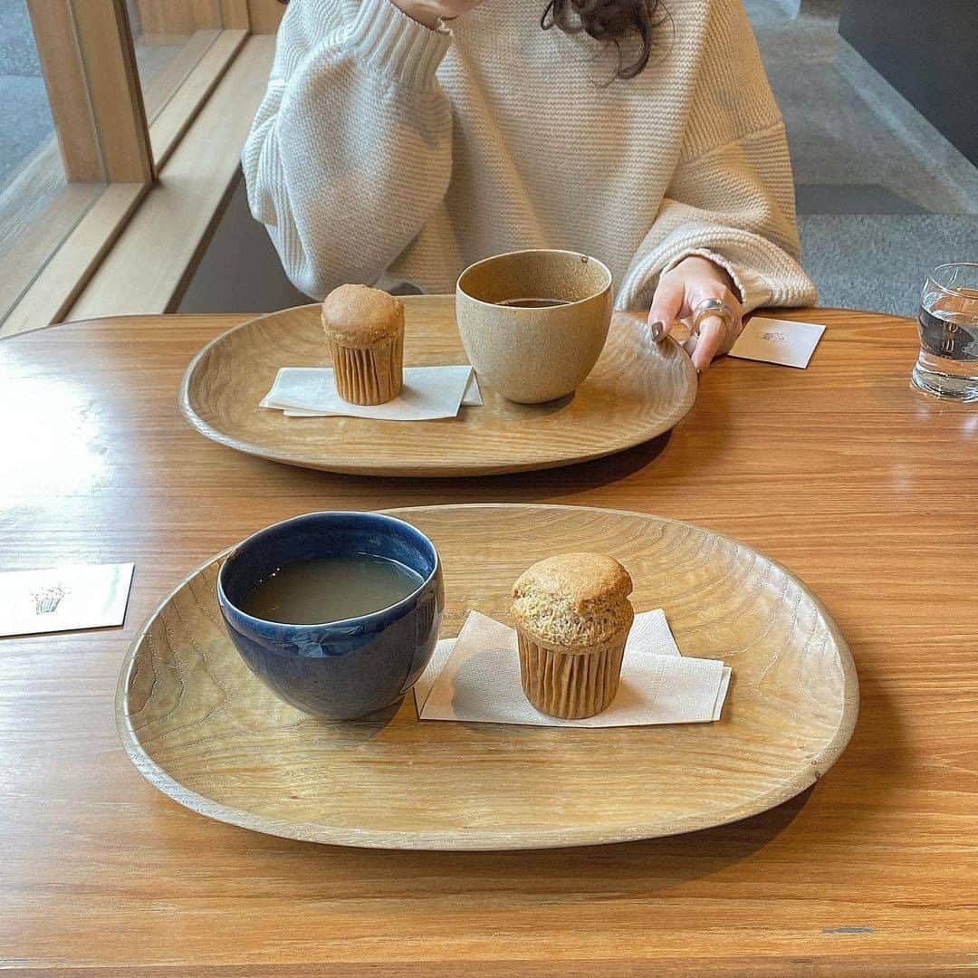 PATRA magazineさんのインスタグラム写真 - (PATRA magazineInstagram)「おしゃれなホテル内にあるカフェが大人気の”Malda☕️  玄米カレーランチや、品数豊富の朝食、 砂糖、卵、乳製品不使用のマフィンが人気♡  スタイリッシュな客室も素敵だよ🕯  ♡店舗情報♡ 最寄駅：烏丸御池駅 営業時間：11:30～17:00 定休日：月曜、火曜  ⚠︎お出かけの際は感染症対策を忘れずに！ 無理のない範囲での移動やお出かけを😷  チェックしてみてね！ ＼ thank you 🦢 ／ @97_sena / @a__yn727 @tan___gram / @_chanpi.0_ @ayu_ojm / @aco.s__ @jun_kwmt  今みんなの中で流行っている事やアイテムがあればPATRA magazine をタグ付けしてぜひ教えてね 皆さんのすてきな投稿をぜひ紹介させてください！  #patra #cafe巡り #カフェ巡り #おしゃれカフェ #カフェ好きさんと繋がりたい #関西カフェ #京都カフェ #おしゃれホテル #おすすめ #旅行 #モーニング #関西旅行 #プチ旅行」1月16日 19時33分 - patra__jp