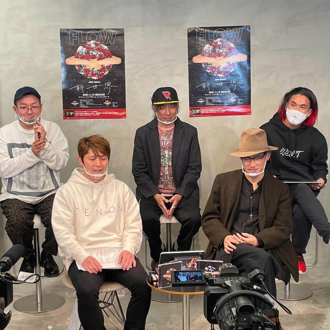 KOHSHIのインスタグラム：「FLOW THE TV お疲れ様でした  無事リーダーはIWASAKIさんに決定いたしました❗️  そして、ゲッターズ飯田さん曰く  優柔不断な俺は礼儀や挨拶をしっかりして年上の意見を聞くべし❗️でした。  今年はIWASAKIさん！アンタについてくぜ🏃‍♂️」
