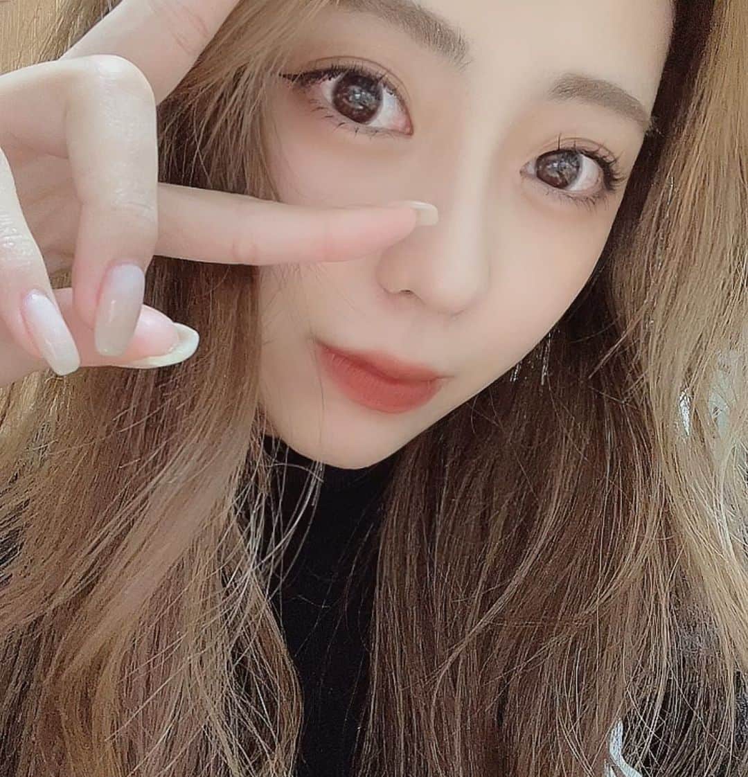 YUKINOのインスタグラム：「明るい髪の毛満喫しました✌️  #加工 #セルフィー #selfie #lip #自撮り #おしゃれ #highlight #makeup #lfl #likeforlikes」