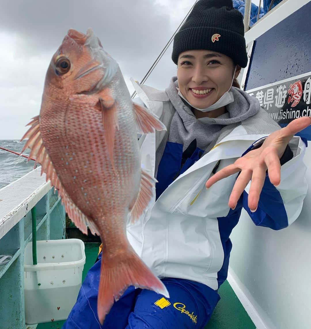 川目梢のインスタグラム：「見返してたら、アップしてなかった、、、😭 大原『長福丸』さんでテンヤマダイした時の だよん❤️ この日、激釣でした🐟🐟🐟 楽しくて楽しくて帰りのわかしお🚅絶好調だった❤️  年も明けたのでメデタイ釣りいかがですか？  #長福丸 #マダイ #マダイ釣り #釣り #釣り好きな人と繋がりたい #釣りガール #釣りスタグラム #釣り女子 #釣り好き」