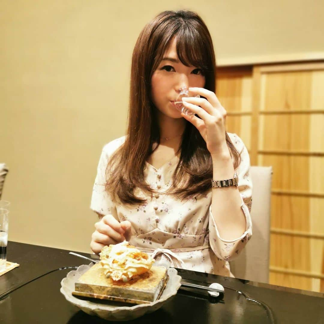 畠山優梨枝のインスタグラム：「和食が食べたくて六本木ヒルズの『よし澤』へ😄😄優しいお味で幸せでした✨✨大好きなカニも食べられて大満足でした🦀🦀💕和食のときは日本酒飲む派🍶個室でゆっくり過ごせるのでオススメです🌼🌼  #よし澤#懐石料理#和食#蟹#日本酒#日本酒女子#真薯#モンブラン#六本木#六本木ヒルズ#個室和食#roppongi#roppongihills #sake#japanesesake#時差スタグラム」