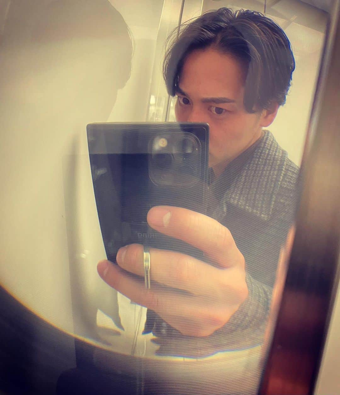 土屋光太朗さんのインスタグラム写真 - (土屋光太朗Instagram)「👀👀👀 最近白髪の増え方エグいwww #selfie」1月16日 19時48分 - koutaro_0114