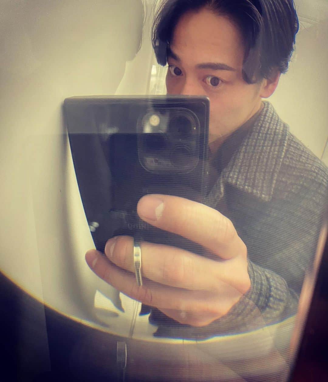 土屋光太朗さんのインスタグラム写真 - (土屋光太朗Instagram)「👀👀👀 最近白髪の増え方エグいwww #selfie」1月16日 19時48分 - koutaro_0114