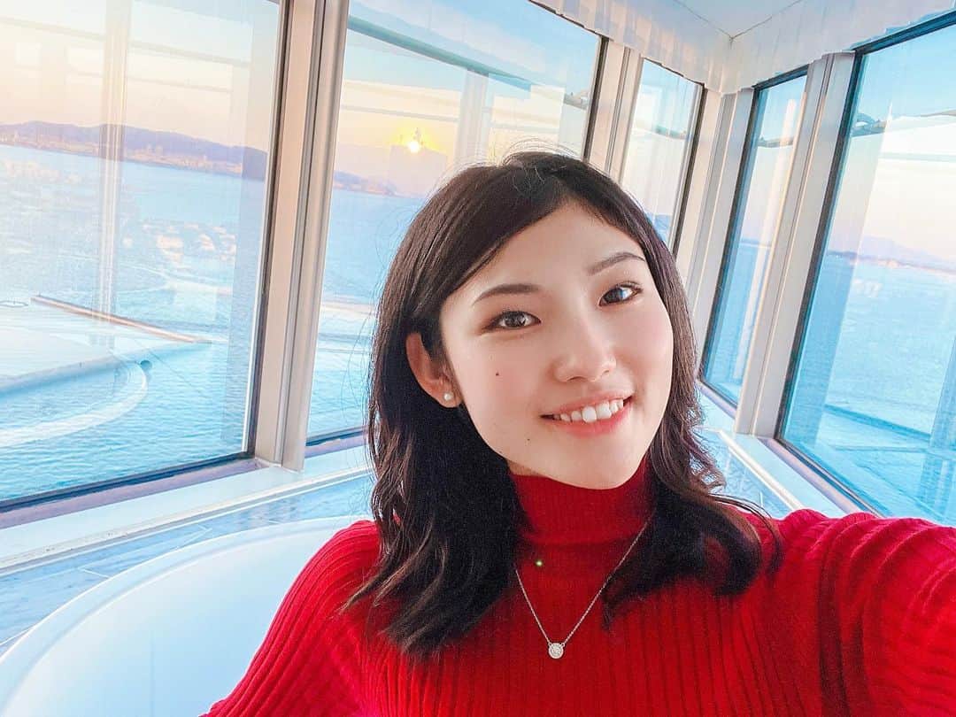 i_am_happpyのインスタグラム：「. .  オーシャンビューの絶景が見渡せる 「ヒルトン福岡シーホーク」の 人気No.1のパノラミックスイートが素敵すぎた✨ . 最上階のお部屋はスタイリッシュなつくりで、 先端がジャグジーになっているので海が一望できます🏝 ディナーは33階にある夜景が素敵な エグゼクティブラウンジで🥂💕 . ヒルトン福岡シーホークは、「日本の都市景観100選」 に選ばれた福岡市シーサイドももち地区にあって paypayドーム(旧:ヤフオクドーム)の目の前です！ . 最近 移動が多かったから、大好きな海を見て 久しぶりにゆっくりできて癒された〜☺️✨ . . #ヒルトン福岡シーホーク#ヒルトン福岡」