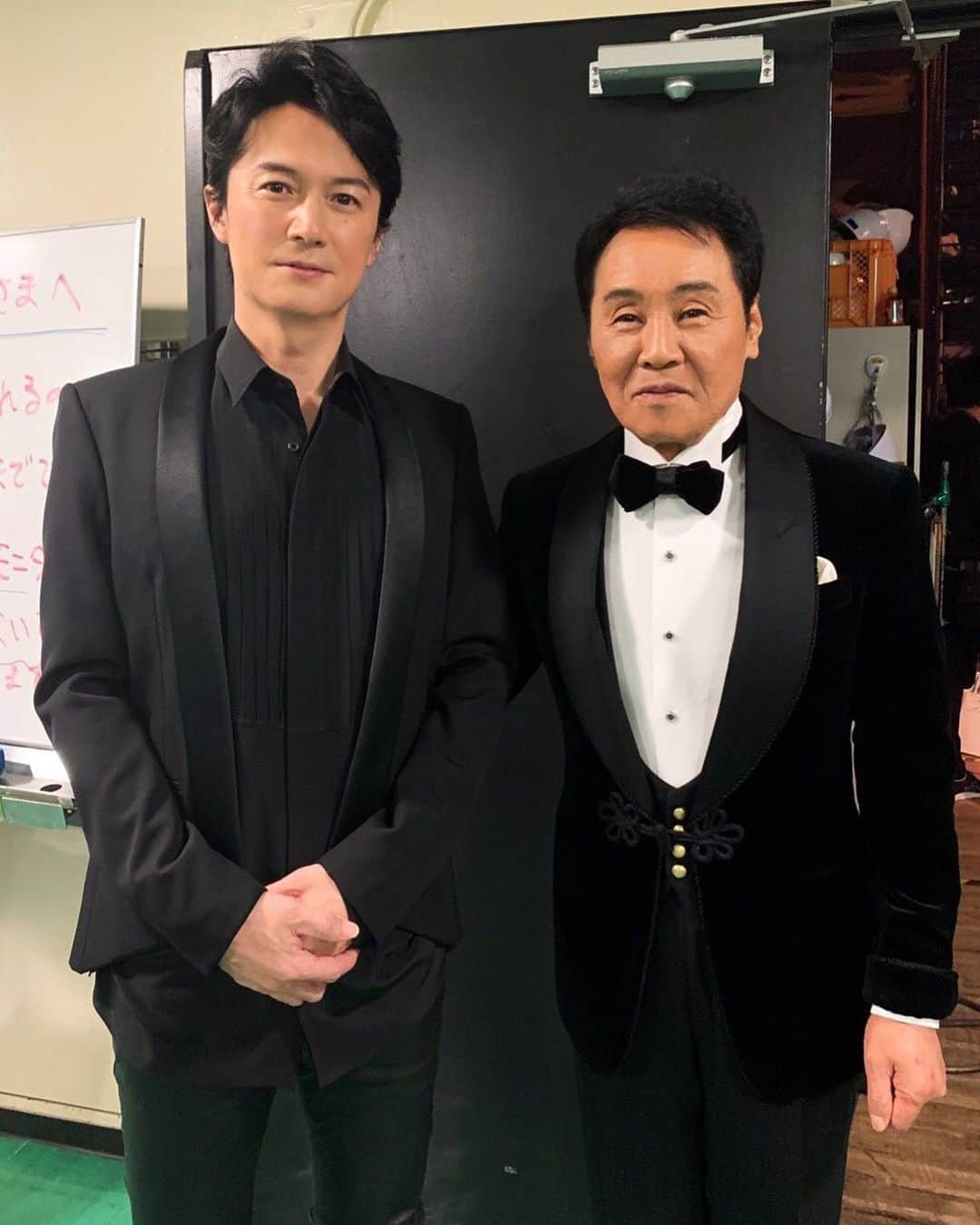 五木ひろしのインスタグラム：「． NHK紅白歌合戦で 歌唱前に福山雅治さんにお会いしました✨ 福山雅治さんと一緒に📸  #福山雅治さん #五木ひろし #NHK紅白歌合戦」