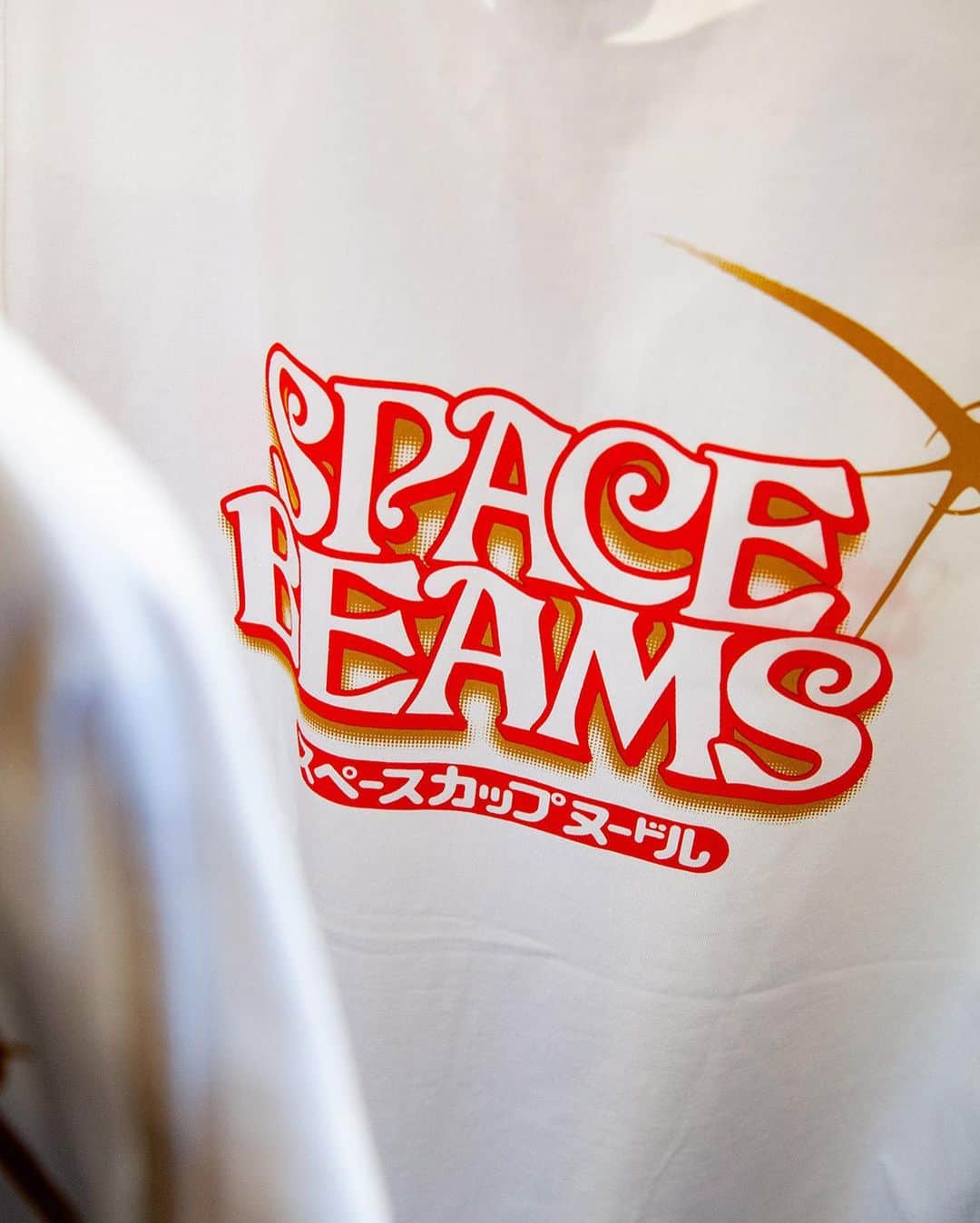 ビームスさんのインスタグラム写真 - (ビームスInstagram)「“SPACE BEAMS” Nissin Cup Noodles × BEAMS 1/16 Sat. Release!  @beams_japan  日清カップヌードル × BEAMS が発売！ 野口宇宙飛行士のISS搭乗を記念し、その活動に協力する＜BEAMS＞と日清カップヌードルがタッグを組み、スペシャルコラボレーションアイテムを発売。  誰からも愛されている日清カップヌードルのロゴを、今回のプロジェクトに合わせ宇宙を彷彿させるスペシャルデザインに仕上げました。そのロゴを配したTシャツやバッグ、バンダナなどウエアからファッション雑貨まで幅広いアイテムをラインナップ。  ★★ ノベルティー ★★ 特別パッケージデザインのミニカップヌードル（非売品） 『カップヌードル THE FORK by nendo』← 店頭限定 「カップヌードル」の調理からお召し上がりになるまでのあらゆるシーンを想定し、デザインと機能に "無駄なこだわり" を詰め込んでいます。  ※ノベルティーに関しては個数に限りがございますのでなくなり次第終了となります。あらかじめご了承ください。  取扱店舗  公式オンラインショップ https://www.beams.co.jp/search/?q=日清カップヌードル&search=true @beams_official ストーリーズハイライト "Pick up items より"  ビームス ジャパン @beams_japan #新宿 ビームス ジャパン 渋谷 @beams_japan_shibuya #渋谷 #東急プラザ渋谷 ビームス ジャパン 京都 @beams_japan_kyoto #京都 #新風館  #beams #beamsjapan #ビームス #ビームスジャパン」1月16日 19時56分 - beams_official