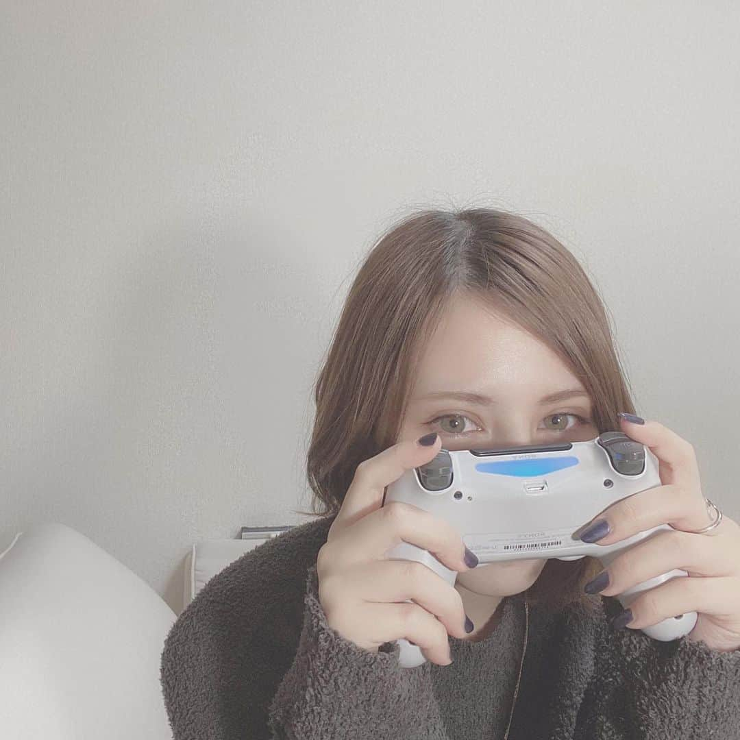 Annaさんのインスタグラム写真 - (AnnaInstagram)「ゲームしまくりのオタクでも好きでいてくれませんか🎮 新しいグッズにも描いてあるコントローラー🧡  #GUパジャマ　#めっちゃいい　#でも今日暑かったね外　#やばかった　#ちょっと外出た時　#汗かいたもん」1月16日 19時56分 - anna_mysticeyes