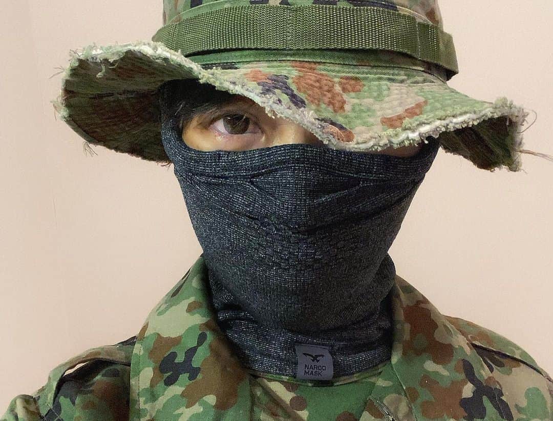 みりどる乙夜さんのインスタグラム写真 - (みりどる乙夜Instagram)「NAROO MASK “N9H” 前の投稿の続きです。  NAROO MASKのアンバサダーになりました↓ 見てね🥷 https://www.naroomask.jp/ambassador/  #balaclava #facemask #selfie #facemaskselfie #facemaskfashion #naroomask #review #mask #camouflage #military #militaryfashion #helmet #n9h #militarygirls #militaryidol #バラクラバ #フェイスガード #フェイスマスク #マスク #スポーツ #ミリタリー #アウトドアファッション #陸自 #自撮り #ヘルメット女子 #essjapan #esscrossblade #すっぴん #ミリドル #乙夜」1月16日 19時57分 - itsuya_miridoru