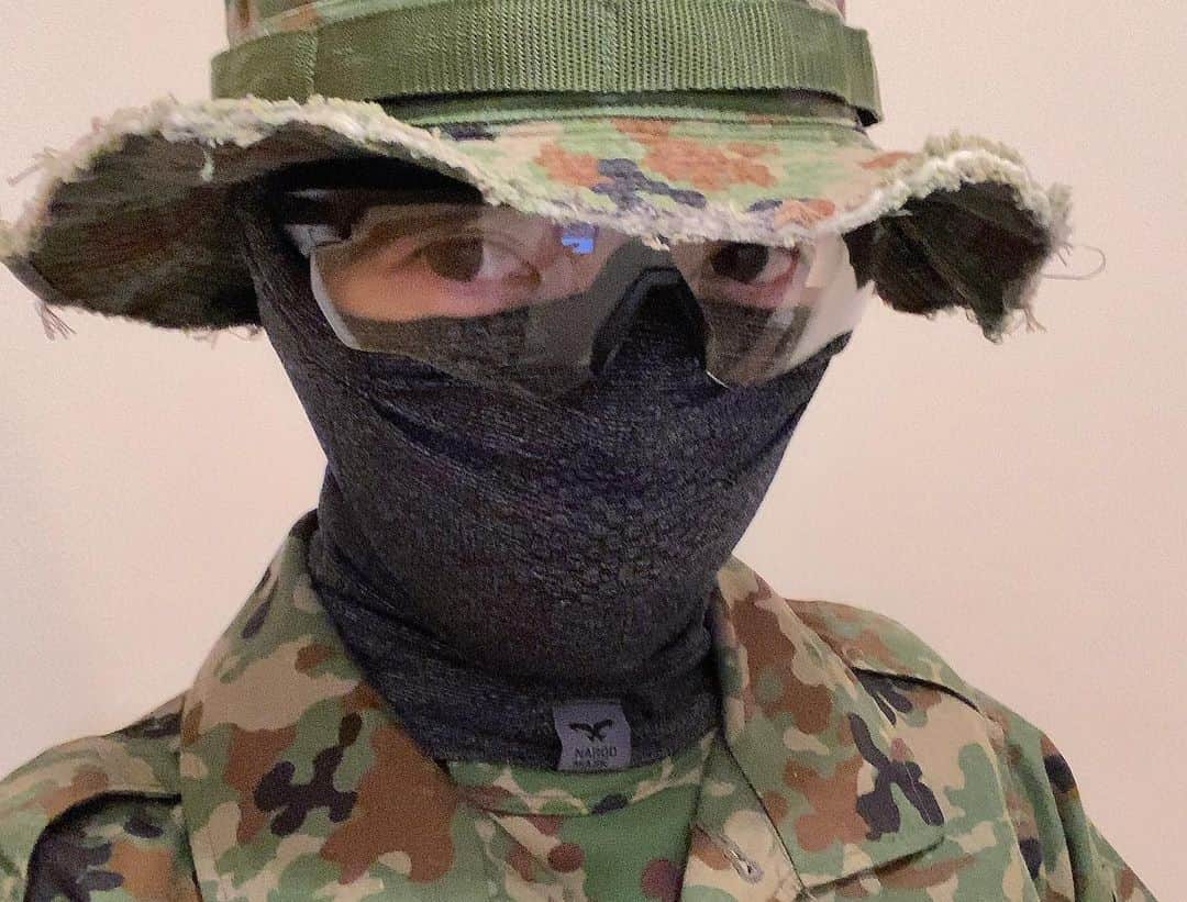みりどる乙夜さんのインスタグラム写真 - (みりどる乙夜Instagram)「NAROO MASK “N9H” 前の投稿の続きです。  NAROO MASKのアンバサダーになりました↓ 見てね🥷 https://www.naroomask.jp/ambassador/  #balaclava #facemask #selfie #facemaskselfie #facemaskfashion #naroomask #review #mask #camouflage #military #militaryfashion #helmet #n9h #militarygirls #militaryidol #バラクラバ #フェイスガード #フェイスマスク #マスク #スポーツ #ミリタリー #アウトドアファッション #陸自 #自撮り #ヘルメット女子 #essjapan #esscrossblade #すっぴん #ミリドル #乙夜」1月16日 19時57分 - itsuya_miridoru