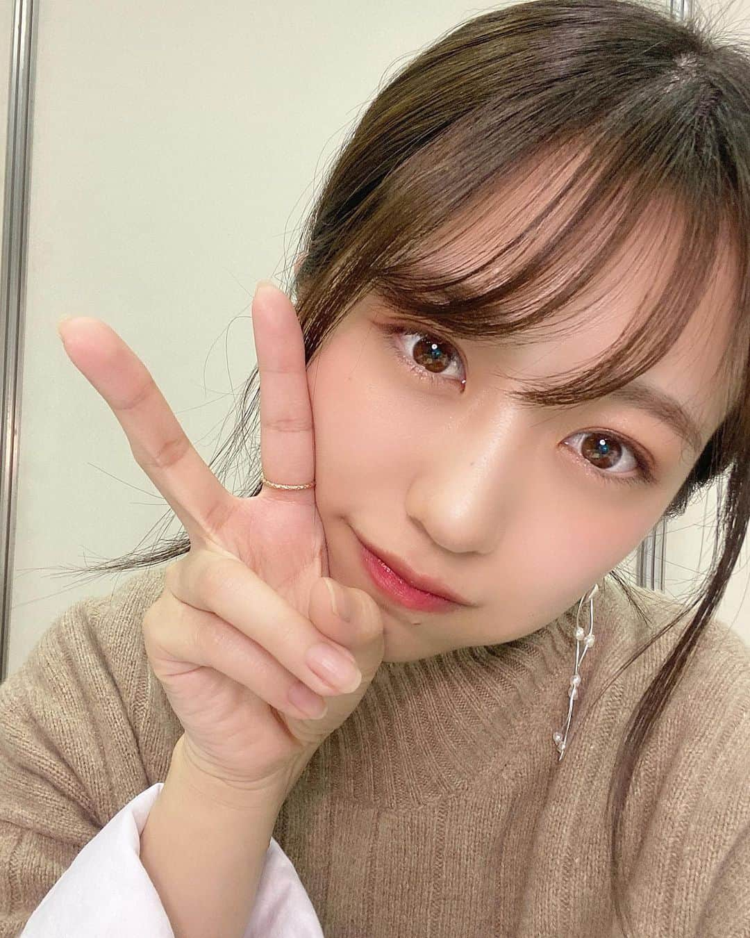 篠崎彩奈さんのインスタグラム写真 - (篠崎彩奈Instagram)「. 新年一発目のオンラインお話会でした🐄♡ 会いにきてくださった方 ありがとうございました〜！楽しかった！！  今年はたくさん会えますように！！ 早く直接会えますように！！！」1月16日 19時58分 - ayana.s_official