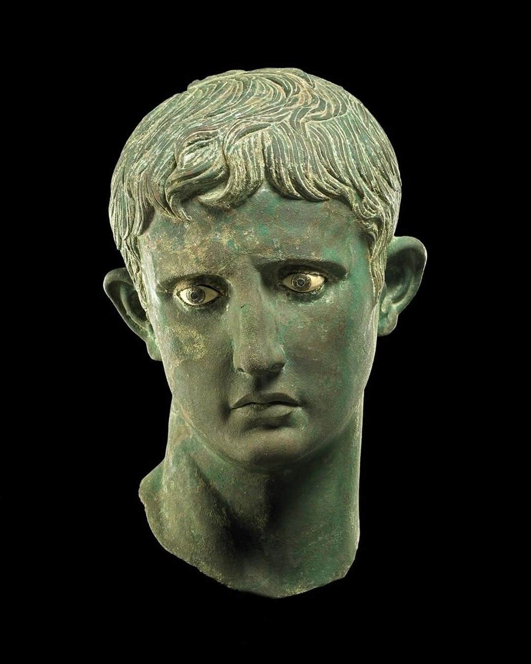 大英博物館さんのインスタグラム写真 - (大英博物館Instagram)「Octavian was given the title Augustus by the Senate #OnThisDay in 27 BC, paving the way for him to become the first emperor of Rome.  This bronze head of Augustus was made shortly afterwards, between 27–25 BC.  Mary Beard joins Museum Director Hartwig Fischer on our YouTube channel to discuss this head of Augustus and what it can tell us about iconoclasm in the ancient world – link in bio.   #Octavian #Augustus #BritishMuseum」1月16日 20時01分 - britishmuseum