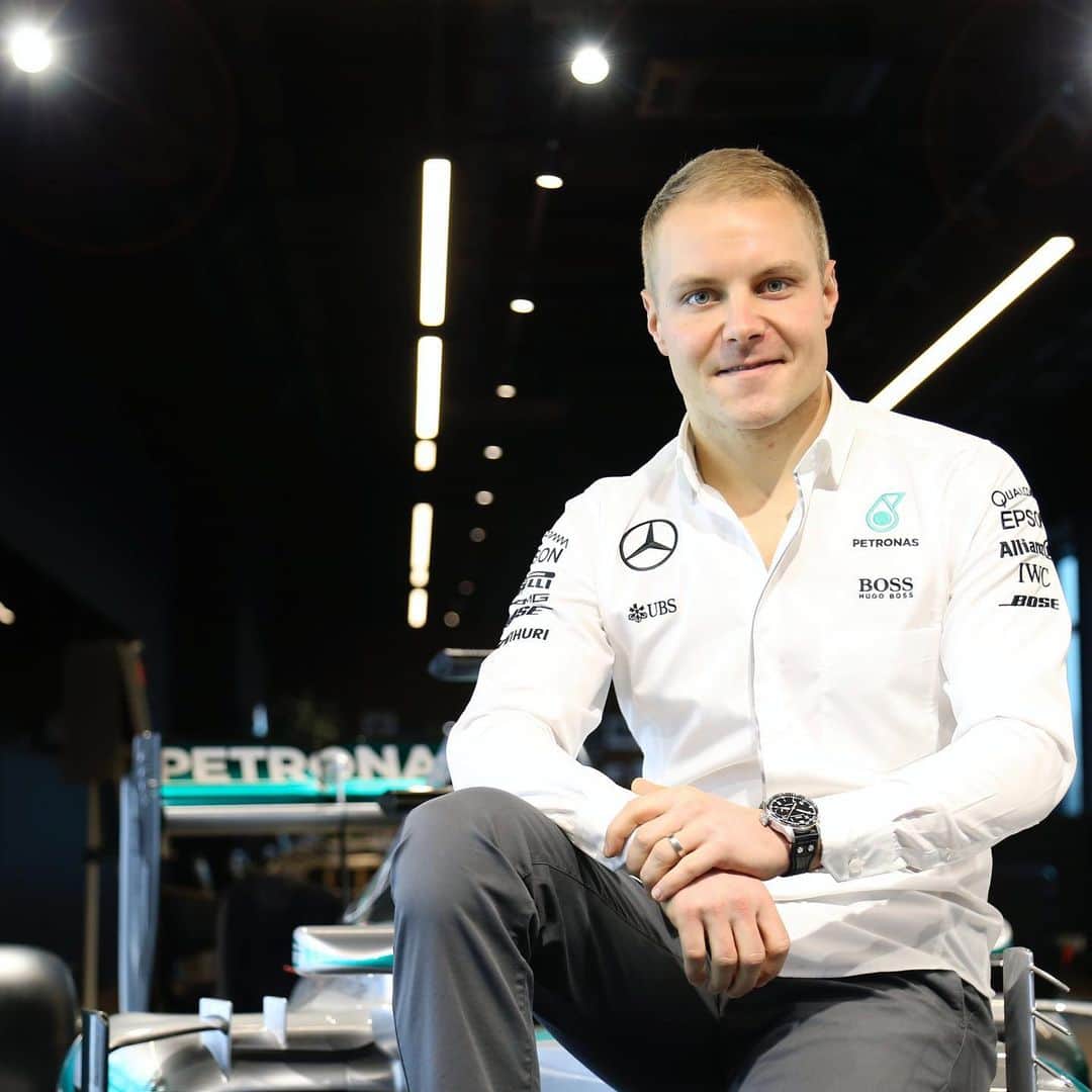 MERCEDES AMG PETRONASさんのインスタグラム写真 - (MERCEDES AMG PETRONASInstagram)「#Announce... ✍️ #OnThisDay in 2017 @valtteribottas joined the Team 💙」1月16日 20時13分 - mercedesamgf1