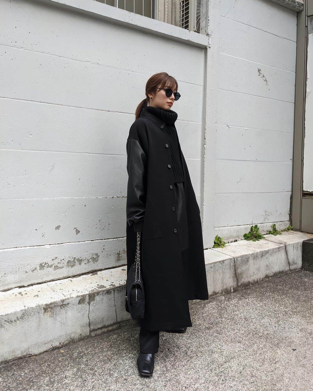 谷川菜奈さんのインスタグラム写真 - (谷川菜奈Instagram)「153cmコーデ🖤 アウターは20日再入荷☺️ #outfit#allblack」1月16日 20時19分 - pechi.130