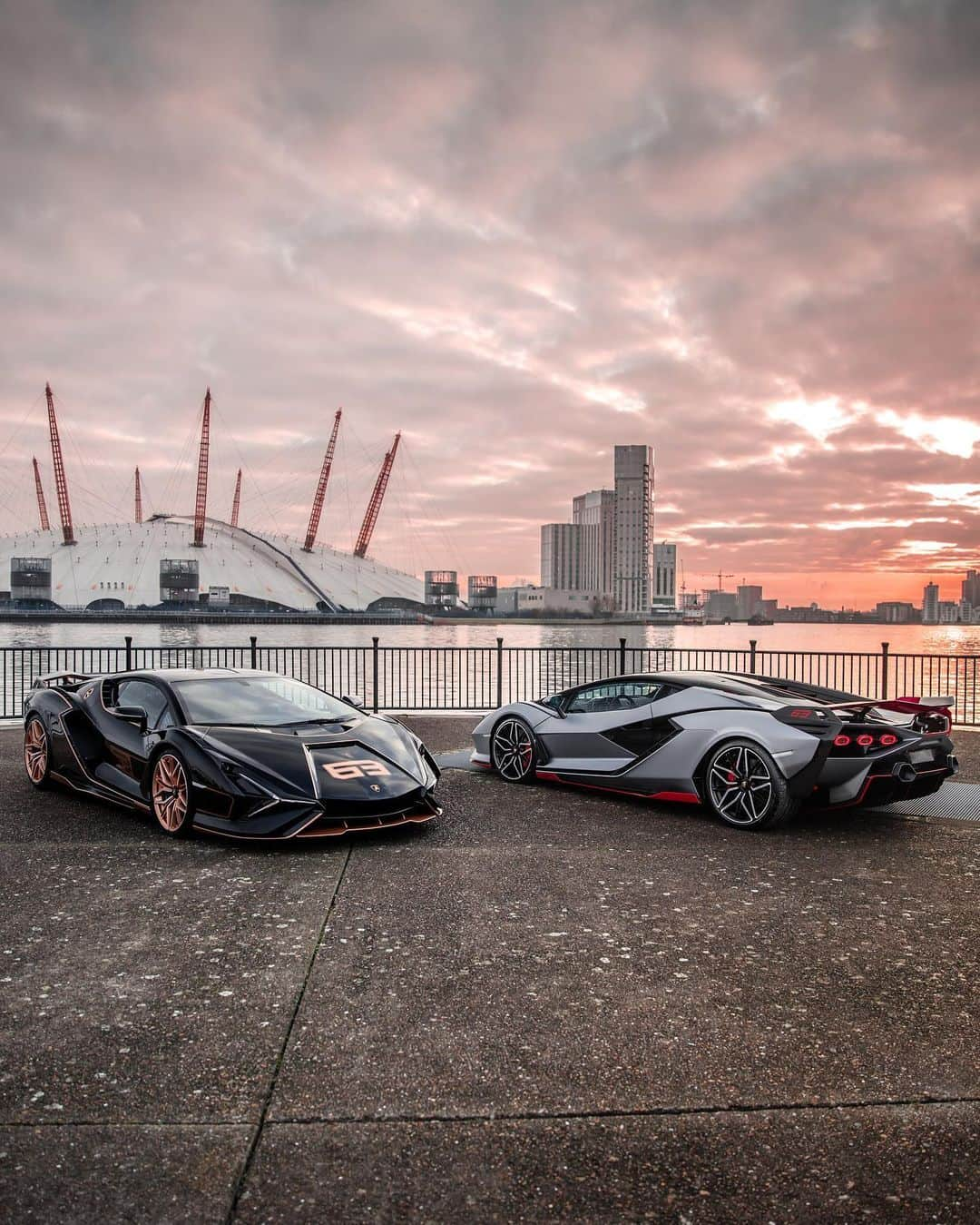 @LONDON | TAG #THISISLONDONさんのインスタグラム写真 - (@LONDON | TAG #THISISLONDONInstagram)「🔥 World Exclusive 🔥 @LamborghiniLondon first two Lamborghini Sián FKP 37s have made their UK debut in an extraordinary @LONDON setting opposite #TheO2. Keep an eye on our stories - and video dropping tomorrow. 🔥 ___________________________________________ @hrowenlamborghini #Lamborghini #LamborghiniSian #SianFKP37 📸 @MasterKrishan (@LONDON Car Editor)   The limited edition hybrid hyper car preview of the future is here. Presenting 2 of 63 Lamborghini Sián FKP 37s with Exposed Carbon and Ad Personam detailing. Finished in Nero Helene and Oro Electrum and Grigio Nimbus with Rosso Mars respectively; making for truly visionary and futuristic design combinations. Each car is worth £3M making this a truly remarkable moment in automotive history. 🙌🏼 // @MrLondon   ___________________________________________  #lamborghinilondon #lambo #london #thisislondon #carinstagram #instacars #carsofinsta #carsofinstagram #supercar #carswithoutlimits #carlifestyle #carstagram #supercarsofthesouth #hypercarsoflondon #londonhypercars #londonsupercars #supercarsoflondon #hypercar #hypercars #lamborghinisianfkp37 #sian #asundaycarpic #lovelondon #londra #londonlife #londres」1月16日 20時19分 - london