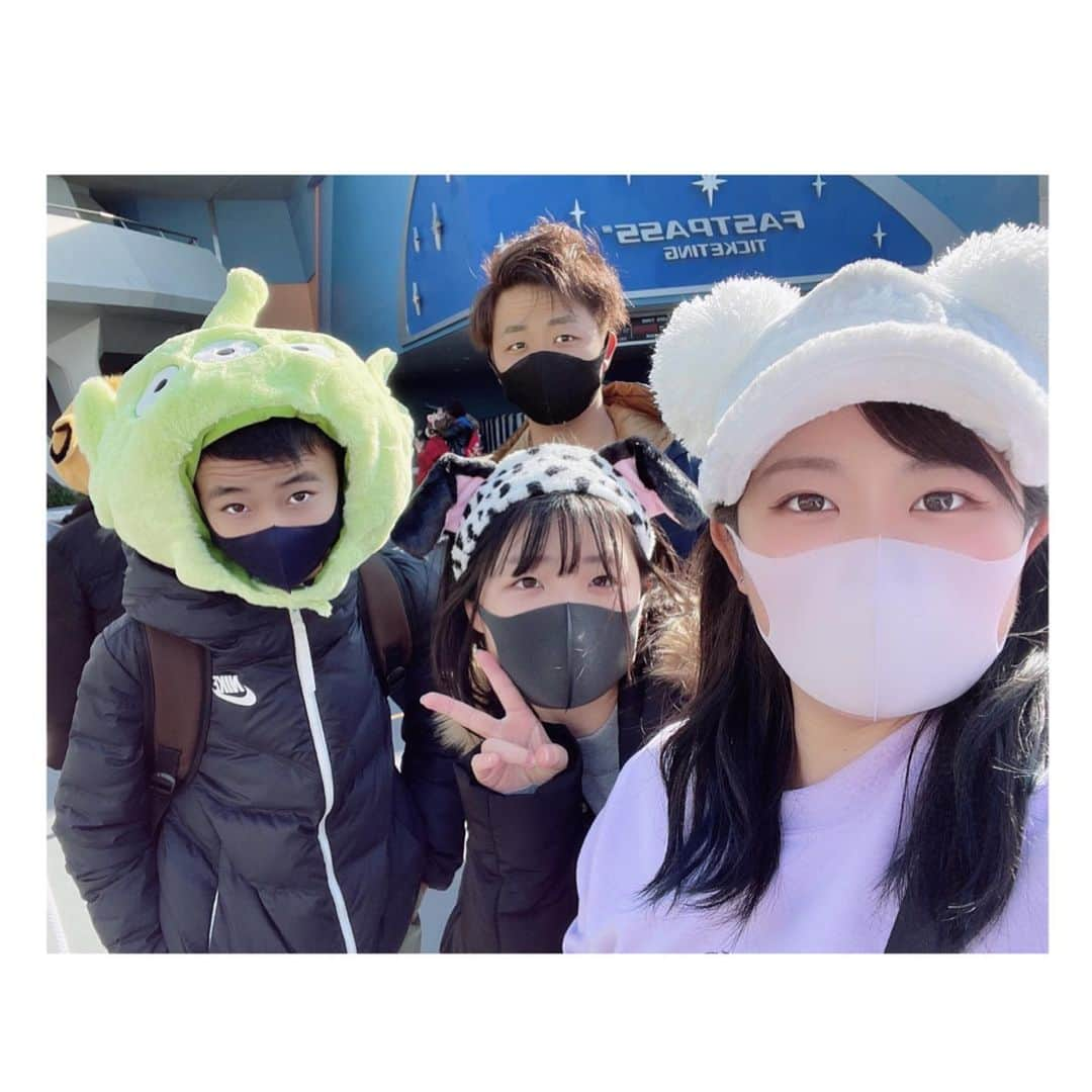 淺井咲希さんのインスタグラム写真 - (淺井咲希Instagram)「前に兄弟４人でディズニー行った時の！  良い思い出。🐭🏰💓  @asaiyuzi_17  @asaimikidesu   #さきゆうじみきりょうじ」1月16日 20時29分 - asaisakidesu