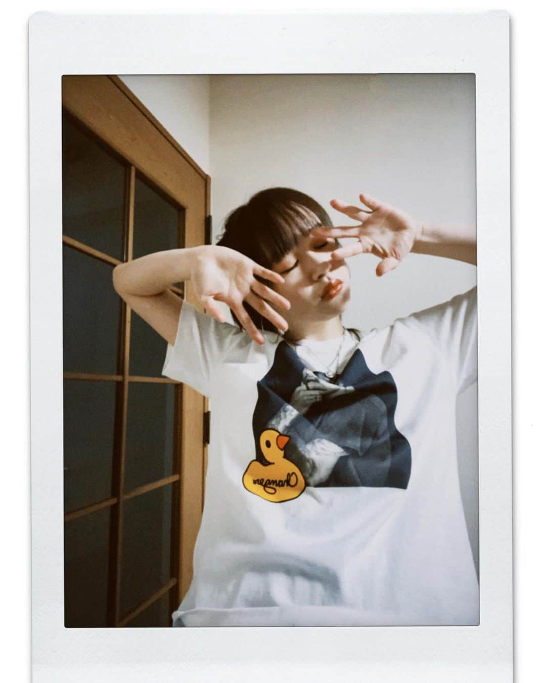 のインスタグラム：「・ ・ What doesn't kill you m@kes u stronger ・ #ナタリア聖奈 #ljk #フィルムカメラ #エモい写真 #justinbieber」