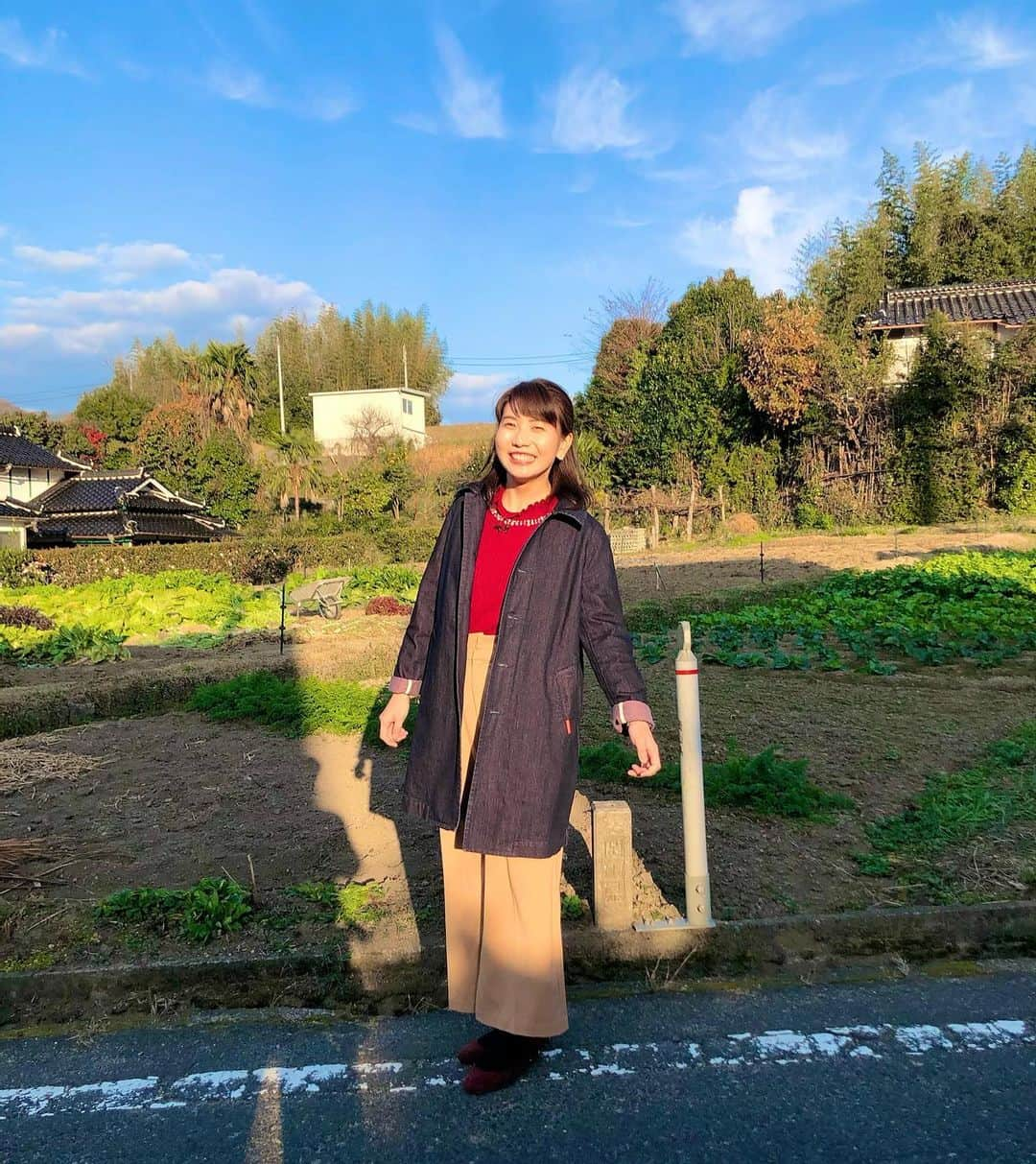 東條麻依子さんのインスタグラム写真 - (東條麻依子Instagram)「先日、取材に伺った 津山市の内田縫製の　 SAKURA DENIM。 . 以前、別の番組内で紹介させて いただいて、印象に残っていた デニム生地だったんです！ うっすらピンクがかっていて 素敵ですよね💕 . 内田縫製は 明日のプライドで 登場します！ チェックしてみてください♪ . #内田縫製#桜デニム#プライドせとうち経済のチカラ#テレビせとうち」1月16日 20時24分 - maiko_tojo