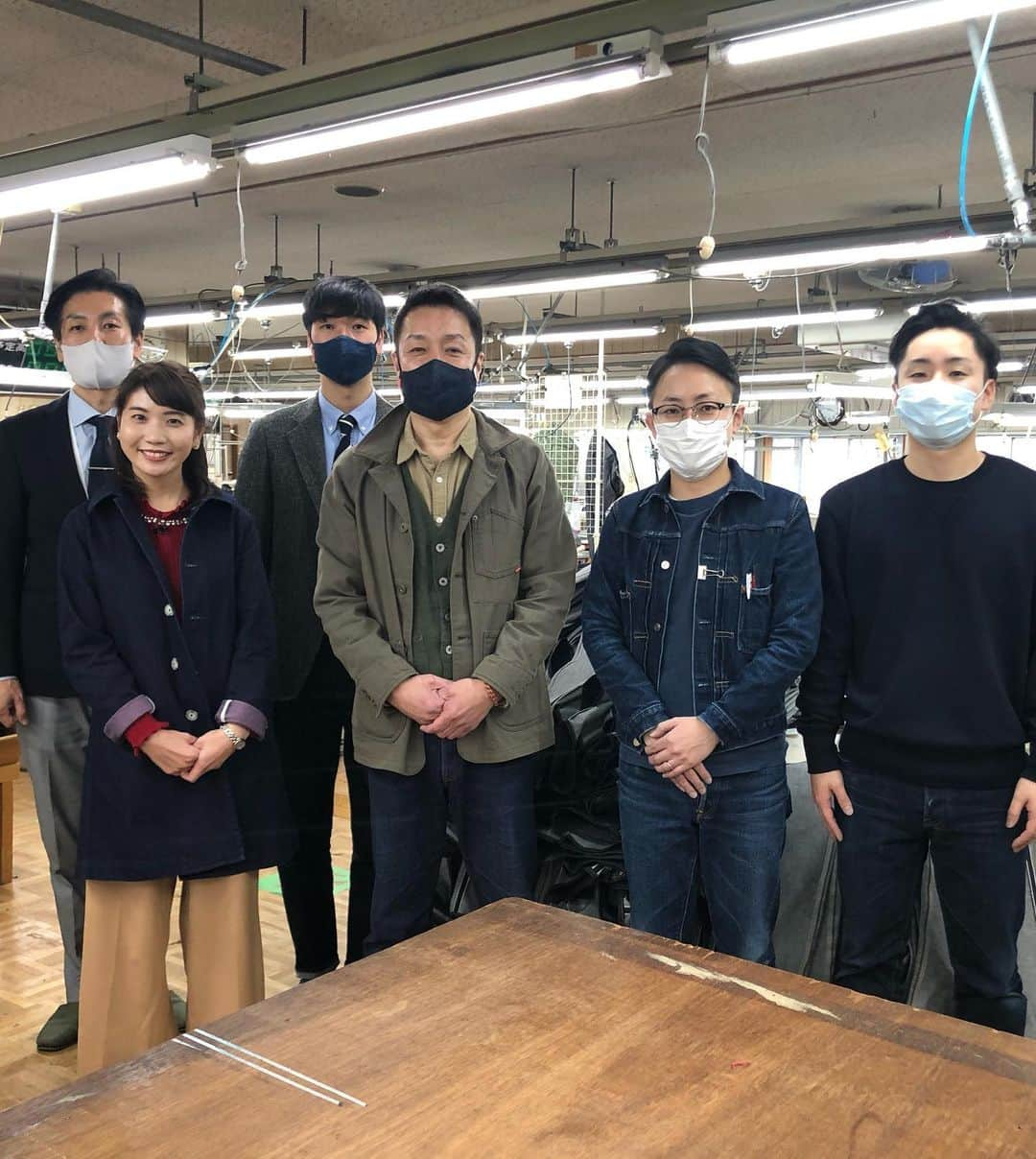 東條麻依子さんのインスタグラム写真 - (東條麻依子Instagram)「先日、取材に伺った 津山市の内田縫製の　 SAKURA DENIM。 . 以前、別の番組内で紹介させて いただいて、印象に残っていた デニム生地だったんです！ うっすらピンクがかっていて 素敵ですよね💕 . 内田縫製は 明日のプライドで 登場します！ チェックしてみてください♪ . #内田縫製#桜デニム#プライドせとうち経済のチカラ#テレビせとうち」1月16日 20時24分 - maiko_tojo