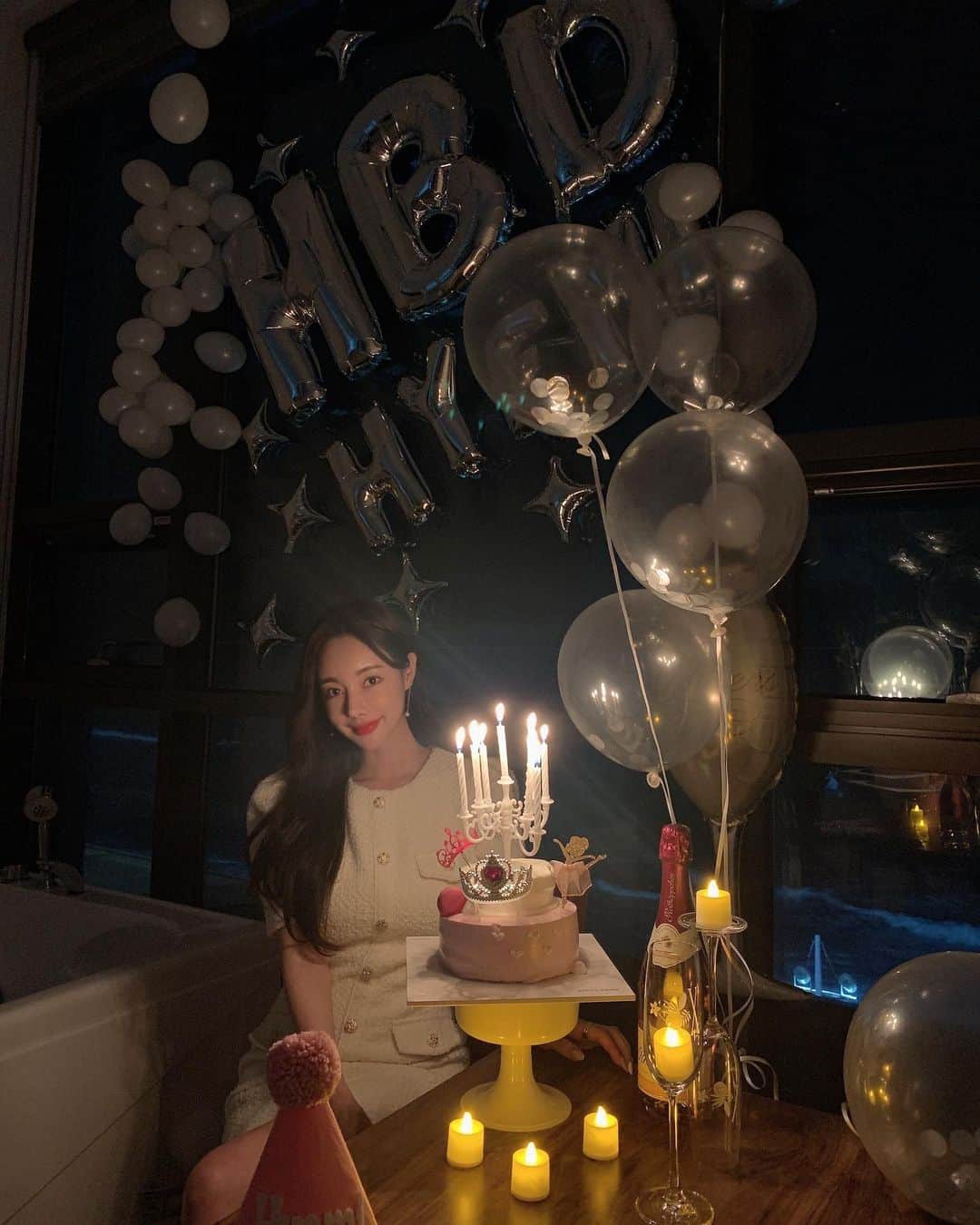 Hyemiさんのインスタグラム写真 - (HyemiInstagram)「생일파티에 진심인편❤️ 축하해 주신분들 모두모두 감사합니다 정말 행복한 생일을 보내고 있어요🎂  #happybirthday #생일파티」1月16日 20時32分 - hinzajoa