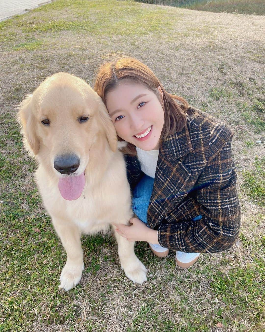 今田美奈のインスタグラム：「🐶😄⛅️. 今年初のオンライン握手会でした！ 直接は会えなくても、 こうして応援してくれること本当に感謝です🥲 . いつもありがとうございます♪ 改めて今年も宜しくお願いします。  . . . #ゴールデンレトリバー#ゴールデンレトリバーのいる生活#ゴールデンレトリバーのいる暮らし#犬のいる暮らし#犬のいる生活#犬#いぬすたぐらむ#dog#dogstagram#doglover#doglover#goldenretriever#goldenretrieversofinstagram#retriever#골든리트리버#리트리버」