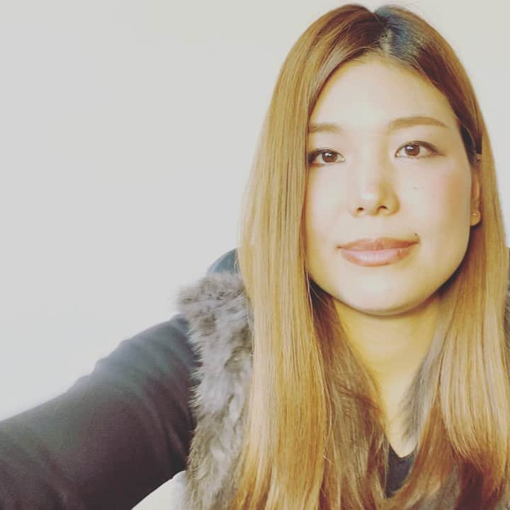 山田みおのインスタグラム：「こんばんは！ 在宅ワーク総合スクール ママのミカタ学校講師の山田みおです☺️ ㅤ ㅤ  10分以上話し続けていたら 動画ではなくタイムラプスになってました…🤣 ㅤ ㅤ   ま、長めのリハーサルってことで！！🤣 ㅤ ㅤ  ㅤ ㅤ   =================== メルカリ、在宅ワークについて 有料級の動画を無料でお届けしています♡ 👇　　👇　　👇 YouTube📺 ママのミカタ学校で検索♡ ㅤ ㅤ  ㅤ ㅤ  =================== 在宅ワークについて学べる オンライン講座 👇　　👇 👇 @30yamada_zaitaku プロフィール欄より リンクをクリック」