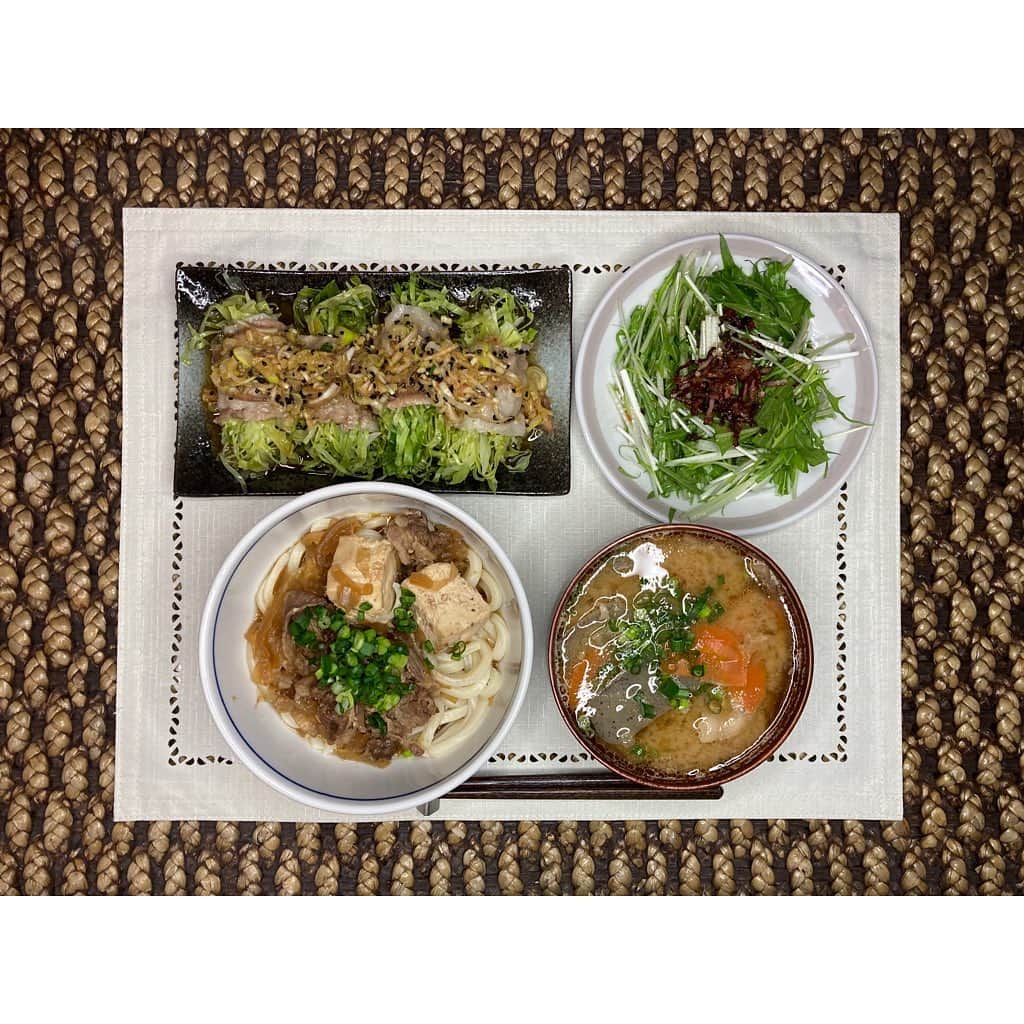 ねりお弘晃のインスタグラム：「⠀ ⠀ 【ごはん記録】⠀ ⠀ 水菜のベーコンがカリカリになり過ぎた✌︎('ω')✌︎ ⠀ ⠀ ・肉豆腐うどん⠀ ・キャベツの豚肉巻きレンジ蒸し⠀ ・豚汁⠀ ・水菜サラダ⠀ ⠀ クラシルにあったキャベツ流用が最高だった👏 ⠀ ⠀ #ねりお飯 #ティファール #tfal #cook4me #圧力鍋 #男飯 #男料理 #肉豆腐 #豚汁 #キャベツの豚肉巻きレンジ蒸し #水菜 #クラシル #kurashiru #おうちごはん #手料理 #簡単レシピ #みょうが #ネギ  ⠀」