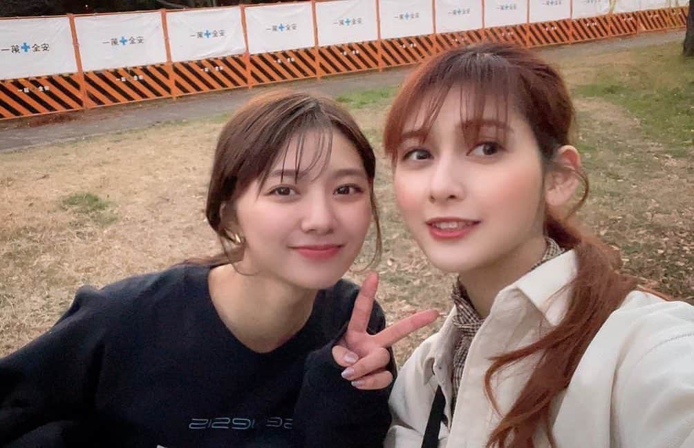 のインスタグラム：「明日あさ9時からは仮面ライダーセイバー ！﻿ 第18章 炎の執念、メギドを討つ。放送です⭕﻿ 「本当にそう言い切れますか」﻿ ソードオブロゴスの剣士達と飛羽真、どうなるのかしら。﻿ お楽しみに！﻿ ﻿ 芽依ちゃんと⸜☺︎⸝﻿ ﻿ #アンジェラ芽衣 #写真 #photo #仮面ライダーセイバー」