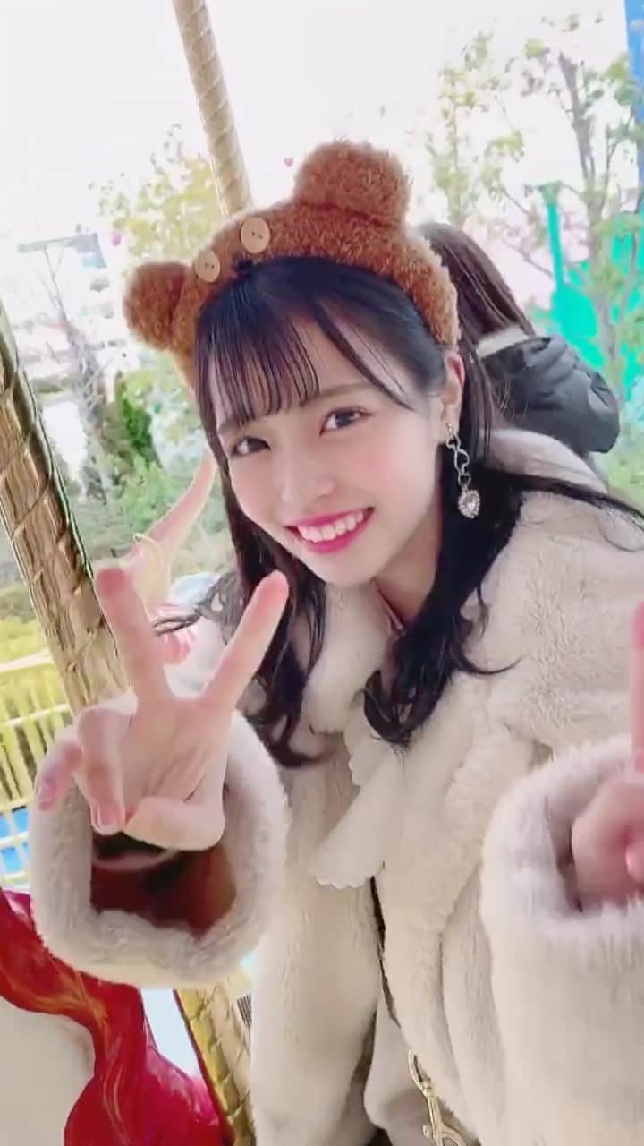 のインスタグラム：「メリーゴーランド完全に一緒に乗ってる🎠💓﻿ ﻿ 君の彼女です🧸💓💓﻿ ﻿ ﻿ #ユニバ#usj#ユニバーサルスタジオジャパン#デート動画#デート#UNICORN#ユニコーン#🎠#遊園地#ティム#tim#ティムコーデ#usjコーデ#大阪#ブラウンコーデ#彼女#彼女感#リール﻿ ﻿ #過去pic」