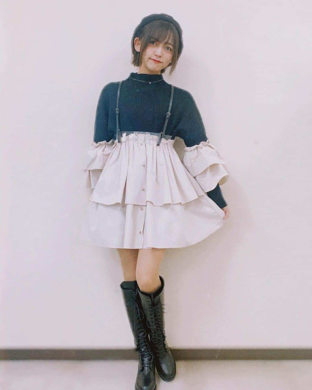 中村歩加さんのインスタグラム写真 - (中村歩加Instagram)「#ootd  #code  今年初のオンラインお話し会！ 可愛いって褒めてもらいたくて、笑 おにゅーのワンピースを着ました✿ @crayme_official のお洋服は デザインがとにかく可愛くて 全く型崩れしなくて長く着れるからだいすきなんだ~☻❤︎ ブーツは安定の @andlottie_official 🤍」1月16日 20時49分 - nakamuland_official