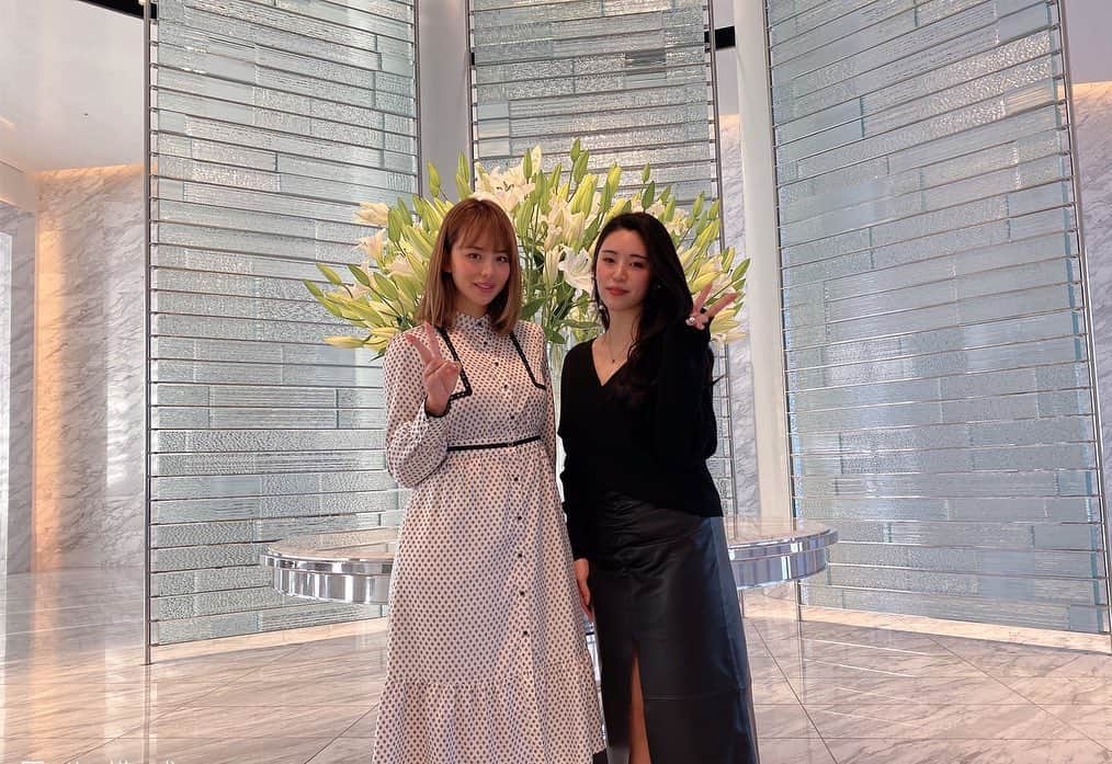 原田怜奈のインスタグラム：「この日は 友達と家族と芦屋ベイコート 行ってきました😌👏 バタバタしてた、私たちを 完全に癒してくれました🥺 可愛いマロンとモカも 一緒に行くことができて 楽しすぎました😌❤️ . . . #off #芦屋ベイコート　#愛犬」