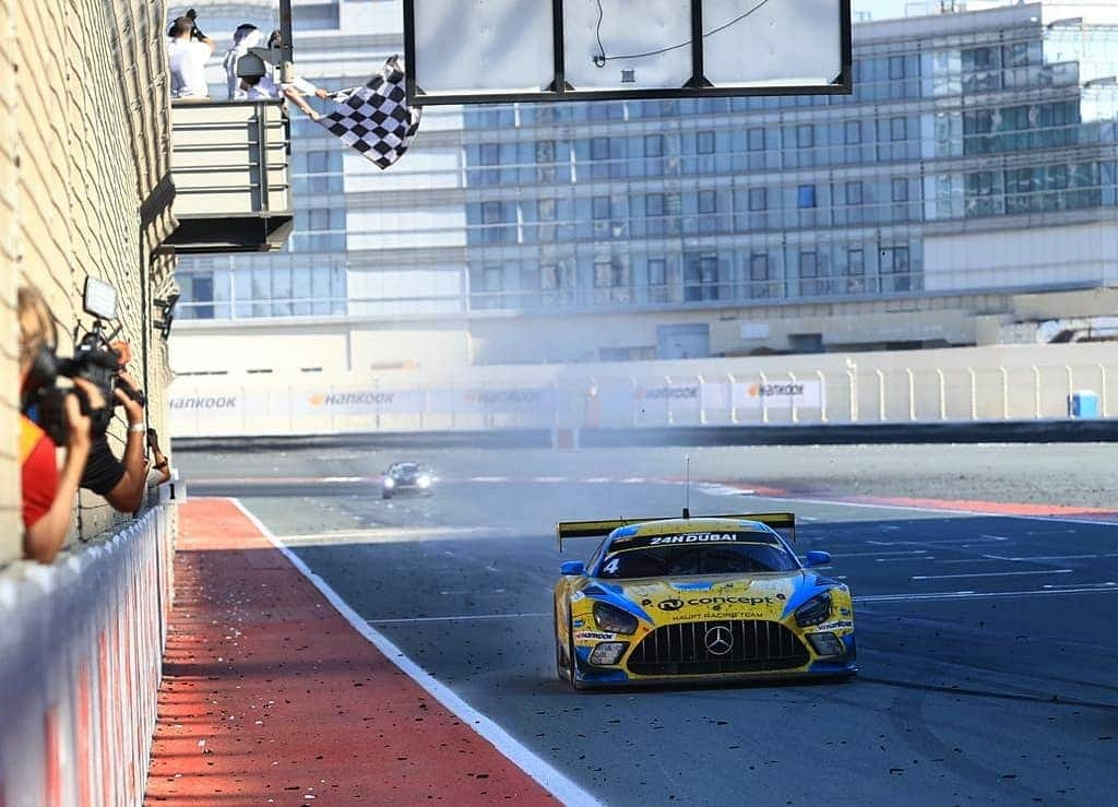 Mercedes AMGさんのインスタグラム写真 - (Mercedes AMGInstagram)「Strong performance of our Customer Racing Teams at the first 24-hour race of the year! #4 Mercedes-AMG GT3 of HRT Bilstein finished third overall at the 24H Dubai. The sister car #5 HRT Abu Dhabi Racing claimed the victory in GT3-AM class (fifth overall) at @dubaiautodrome. @racetivity and @officialmpmotorsport also secured top 10 results (P7 and P9) while @dragonracing88 added third place with the Mercedes-AMG GT4 in GT4 class.  24hAMG #AMGGT3 #AMGGT4 #MercedesAMG #MercedesAMGMotorsport #24Hseries #24HDUBAI #thisisendurance #dubaiautodrome」1月16日 21時00分 - mercedesamg