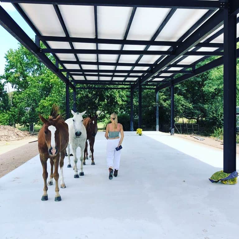 イネス・リグロンさんのインスタグラム写真 - (イネス・リグロンInstagram)「at home with my babies, I love saturday mornings 🟠🔶🧡 #constructionlife #buildingdesign」1月16日 21時15分 - inesligron