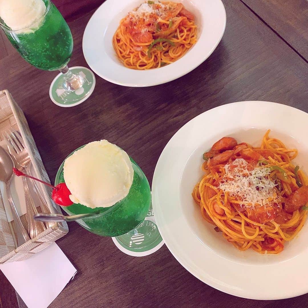 松崎博香のインスタグラム：「今日もいい日になりましたっ✌🏻  配信も観てくれたみんなありがとう♡ YouTubeはアーカイブ残すので 良かったらコメントしてね🌼  みんなはどんな1日になりましたか？🥺  今すごくクリームソーダが飲みたい🥤← #instagood #instapic #instalike #クリームソーダ #クリームソーダ部 #喫茶店 #lfl #lll #맞팔 #맞팔해요 #좋아요반사 #좋아요 #좋아요그램 #카페 #카페스타그램」