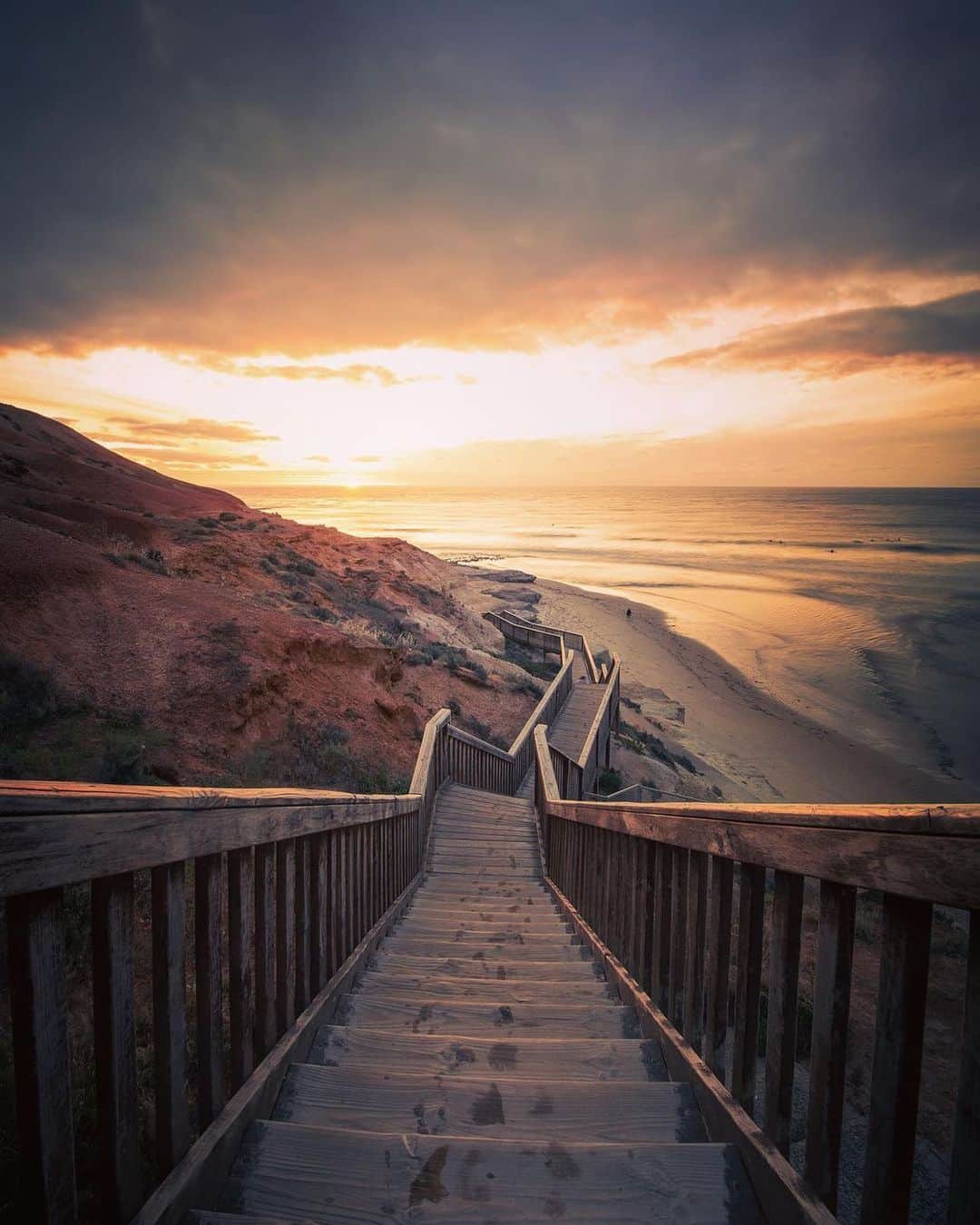 instagoodさんのインスタグラム写真 - (instagoodInstagram)「@adzy_edwards Quick rush to Southport for sunset 🌅  . It’s a popular place for a sunset snap, rightly so! Beautiful coast am scenery and this awesome staircase to use in the foreground 👌🏻」1月16日 21時20分 - instagood