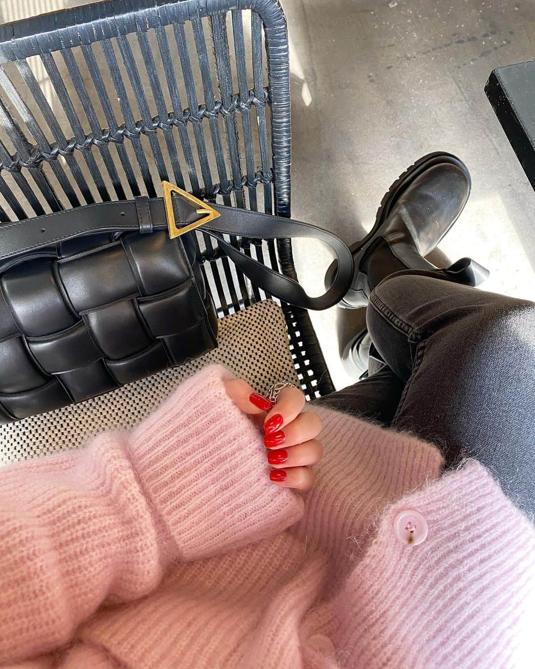 のインスタグラム：「短めワンカラーネイル🍒  #newnail #blanc_official #bottegaveneta #newbottega #hm」