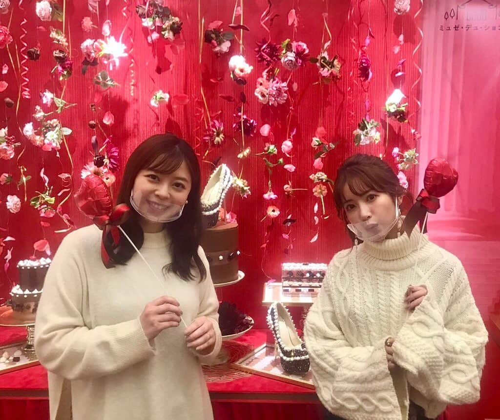 上杉桜子さんのインスタグラム写真 - (上杉桜子Instagram)「くみっきーと甘く楽しいロケに行ってきました🍫 今年注目のチョコをいくつか試食させて頂きましたが、どれも見た目も可愛くて味も美味しくて、自分に欲しくなっちゃいました❤️ #バレンタイン2021 #ご褒美チョコ #女神のマルシェ #舟山久美子　さん #上杉桜子 #セントフォース #セントフォースカレッジ」1月16日 21時31分 - sakurakouesugi