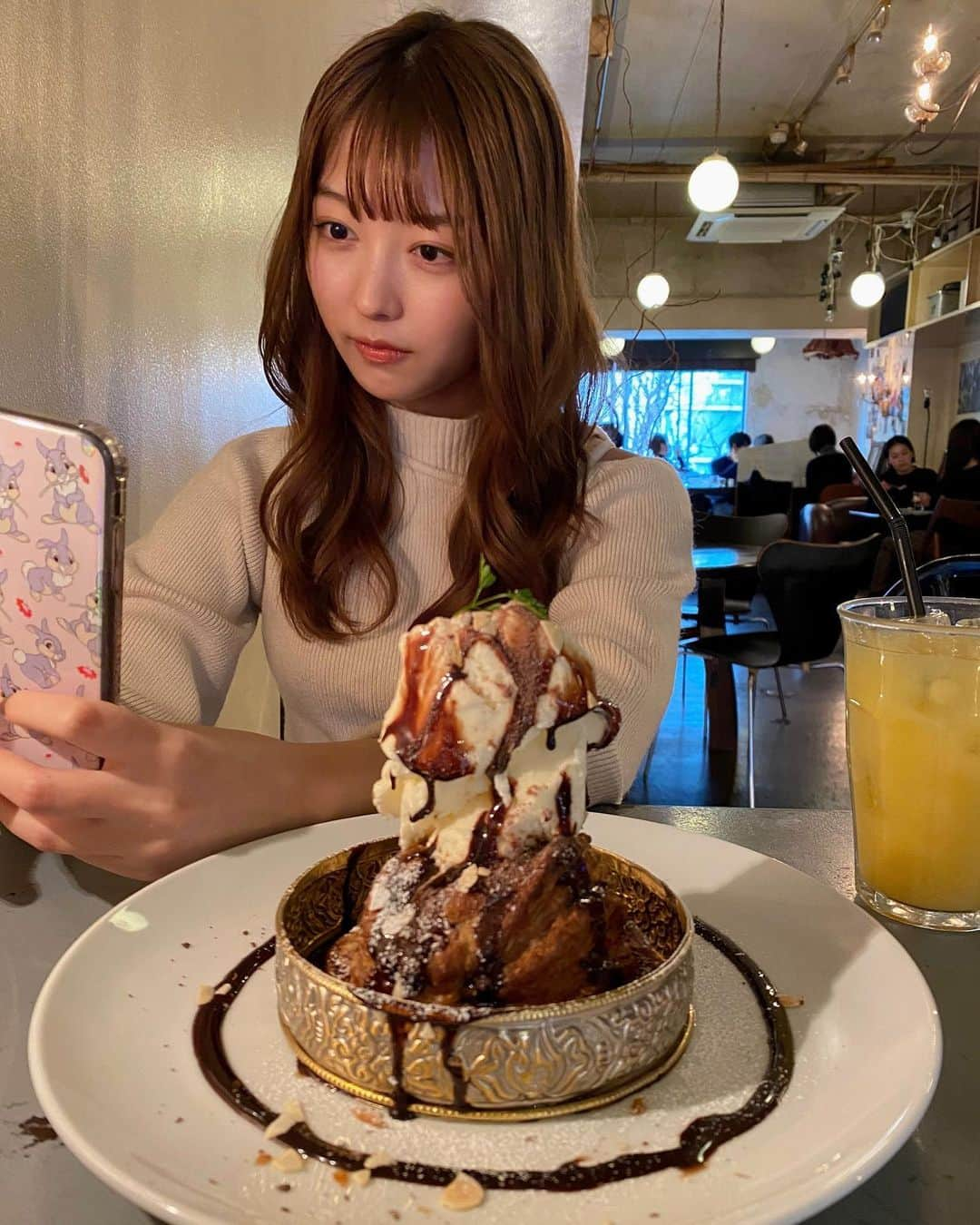 野乃さんのインスタグラム写真 - (野乃Instagram)「やっほう この前、甘いのたべたのー おいしかったぁ🤤🤤  みんな週末何して過ごしてますか？ 私は明日歌ってきますよ。へへん あ、寒いらしいね！！防寒ちゃんとしよう✊ まだおやすまないけど、おやすみなさい #zariganicafe」1月16日 21時27分 - nonono_onaka