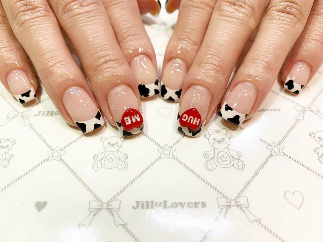 mamijinguのインスタグラム：「🐄❤️ こちらが人気💁‍♀️  #jillandlovers #nail #nailart #paragel #gelneil#gel #ネイル #ネイルアート #me #look #love #かわいい」
