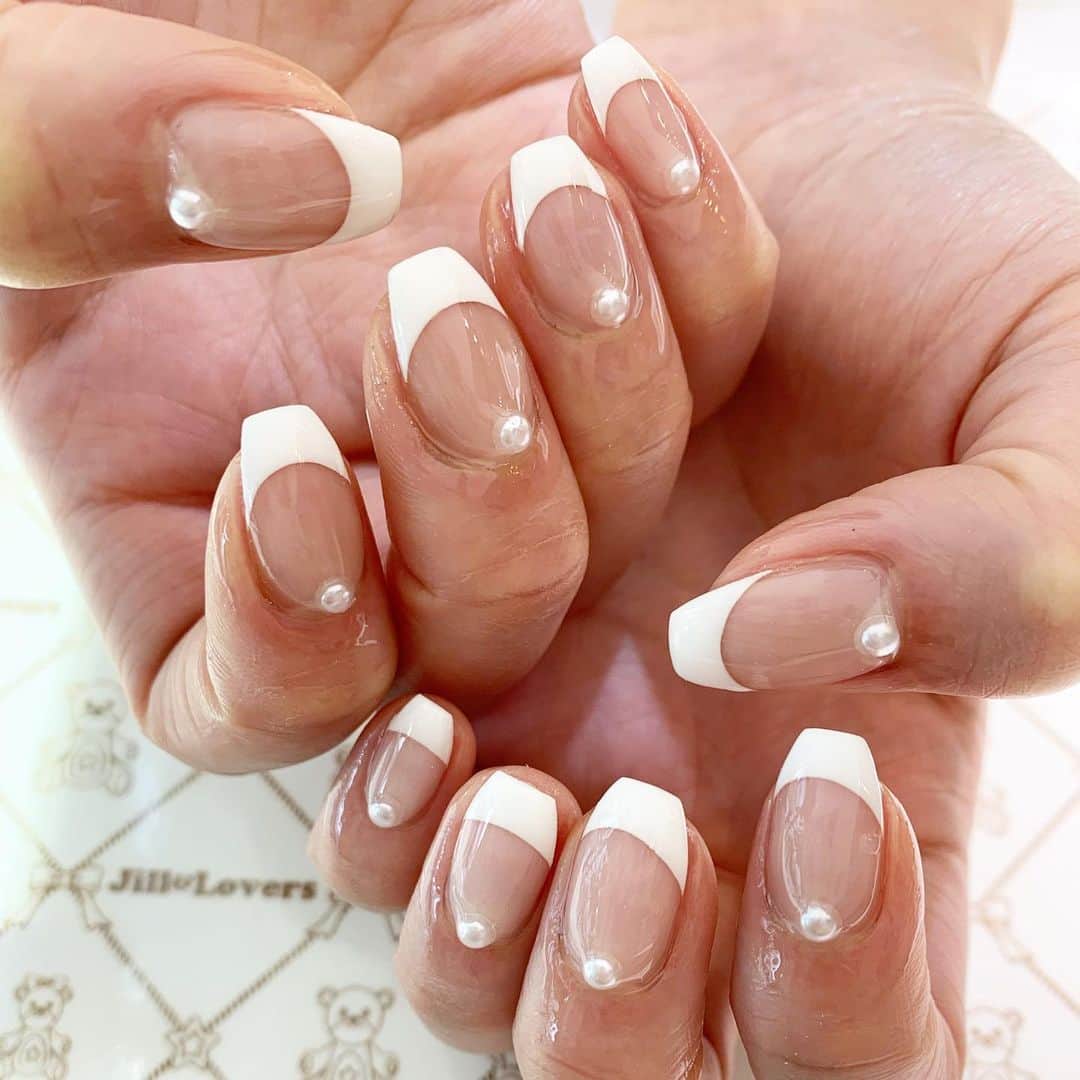 mamijinguのインスタグラム：「王道フレンチ✨  #jillandlovers #nail #nailart #paragel #gelneil#gel #ネイル #ネイルアート #me #look #love #かわいい」