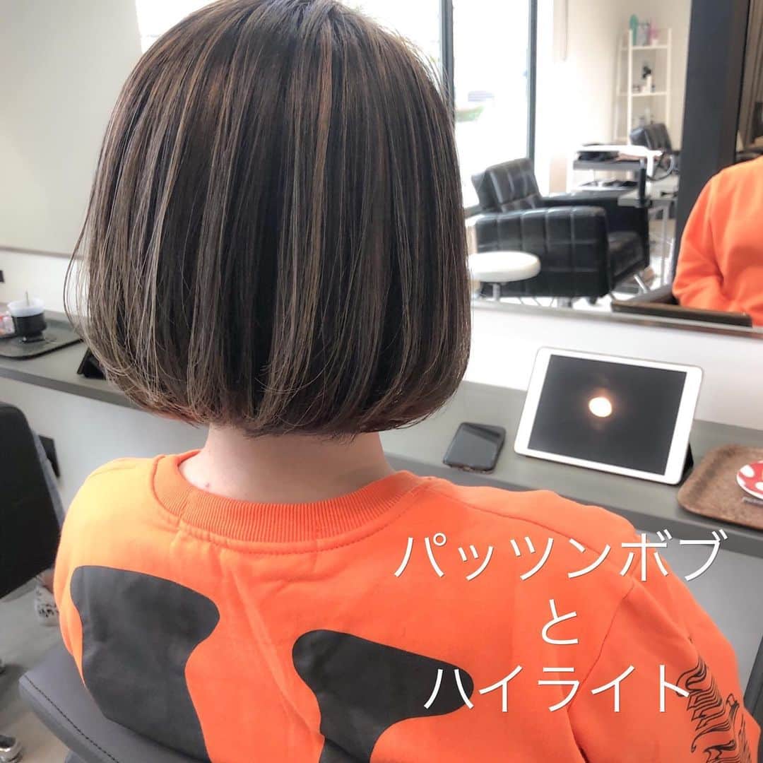 ハナフサユウスケのインスタグラム：「ボブって 急にしたくなるよねー ＊ ＊ #hairarrange#ヘアアレンジ#ヘアセット#美容室#美容師#姫路#岡山#赤穂#赤穂市#簡単アレンジ#ヘアアレンジ動画#ミディアムボブ#インナーカラー#バレイヤージュ#サロンモデル#サロモ#撮影#ハイライト#グラデーション#外国人風カラー#グレージュ#シルバーアッシュ#切りっぱなしボブ#ボブ#ボブアレンジ#ショートボブ#ショートヘア#ワンレンボブ#ミディアムヘア#ぱっつんボブ」