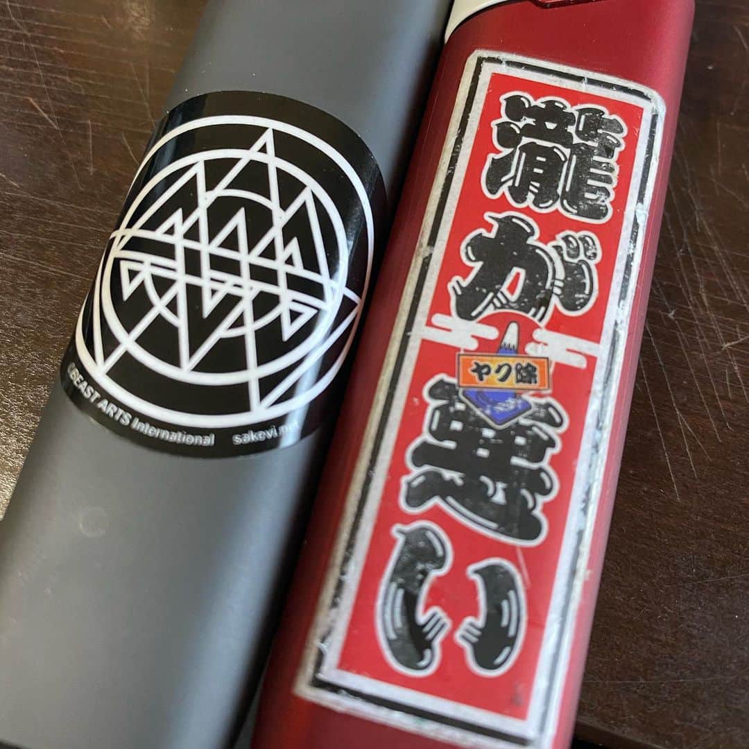 大根仁のインスタグラム：「GISMと電気。魔除けとヤク除け。」