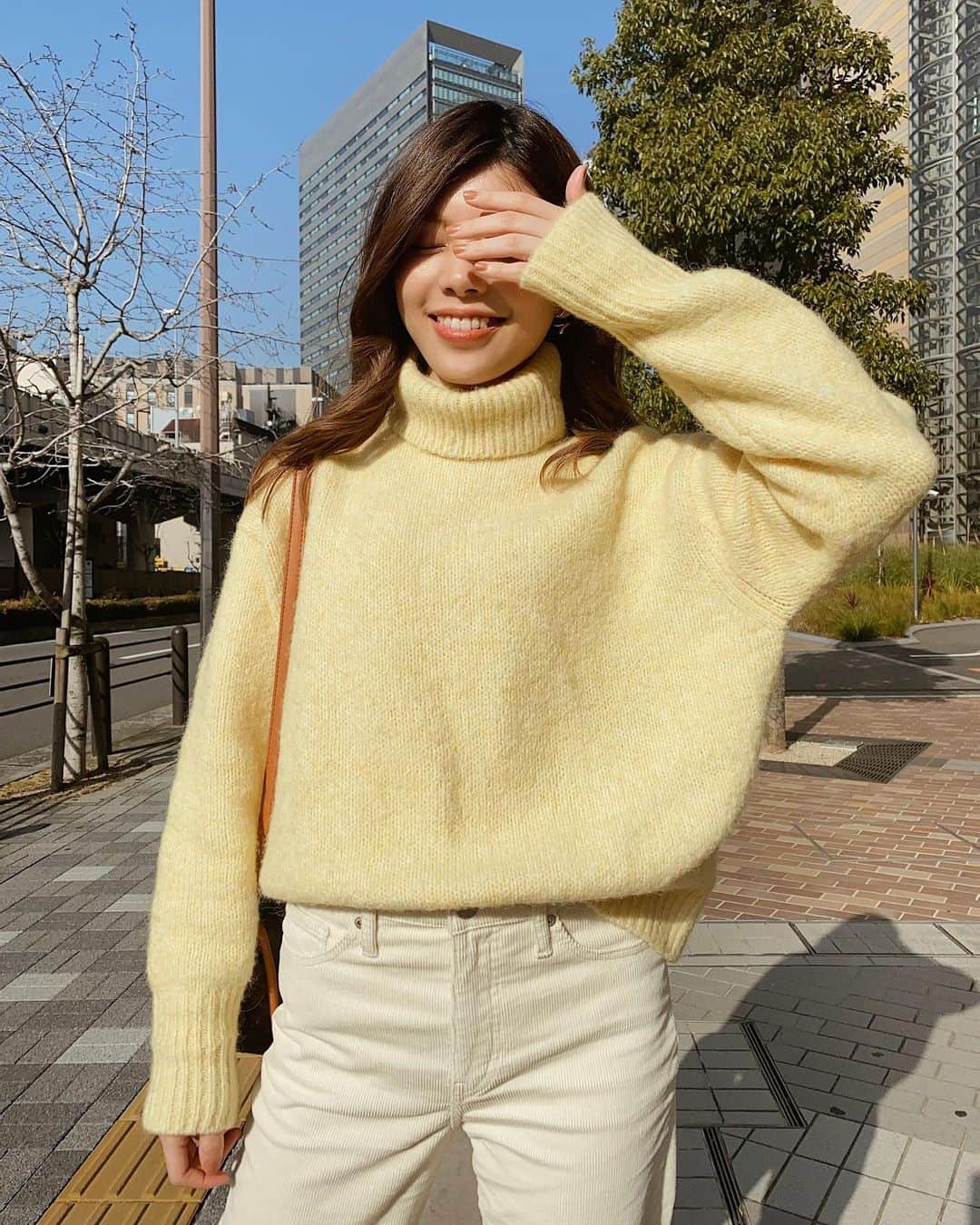 池田真子のインスタグラム：「黄色のニットが欲しいと思ってたら、ZARAで見つけて嬉しい♩ ． ． ． リサイクルポリエステルが使われていて ちょっとチクチクするけどエコなニット♡ ． ． ． グリーンもお気に入り！ ． ． #makoscode #イエローコーデ #カジュアルコーデ #大人カジュアル #大人コーデ  #黄色コーデ #ファッション #ユニクロ #シンプルコーデ #zaraコーデ #アラサーコーデ #コーデュロイパンツ #コーデュロイ #服 #お気に入り #ニットコーデ #instagood  #instapic #instalike  #instadiary #love #cordinate #fashion  #instafashion #ootd #outfit  #casualstyle #UNIQLO #ZARA #lifestyle」