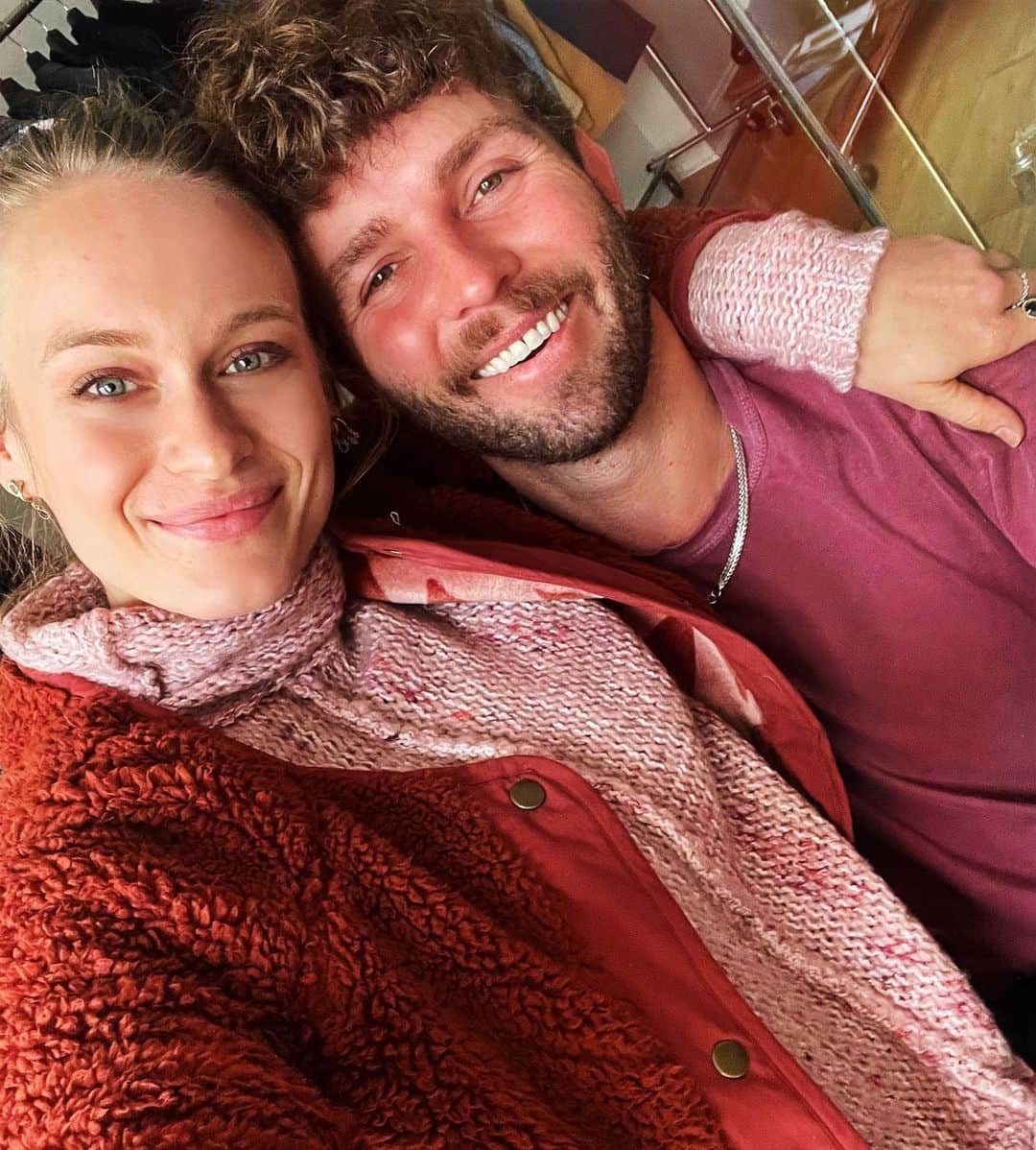のインスタグラム：「🎬 Pumped to be on-set 🎥 w/ this babe 🔥 my bestie @levenrambin tomorrow! ✨」