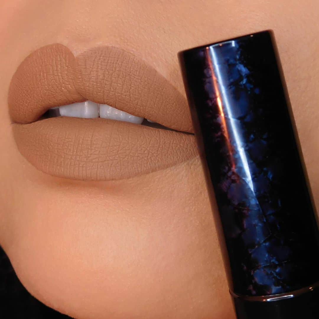 LiveGlamのインスタグラム：「Need an extra boost of confidence to accomplish your NY resolutions? This warm toffee shade will keep you “Motivated AF” 🌟 Get yours today!  #LiveGlam #LiveGlamFam 💄  📷: @chassydimitra」